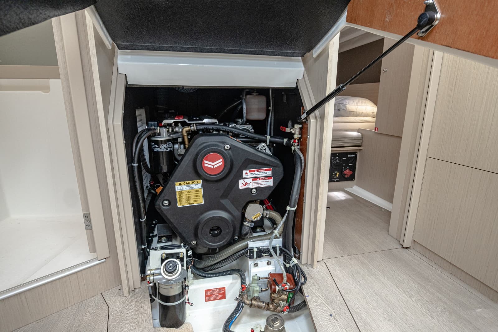 2023 Beneteau 38.1 - Photo 12