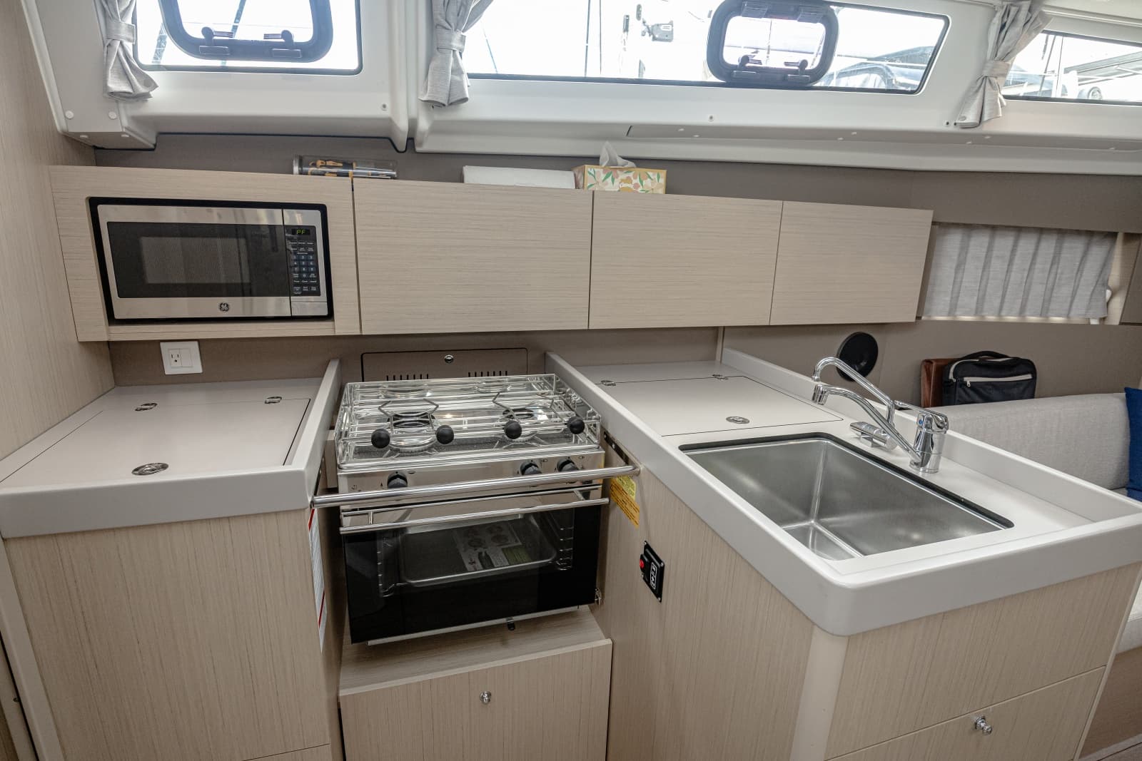 2023 Beneteau 38.1 - Photo 4