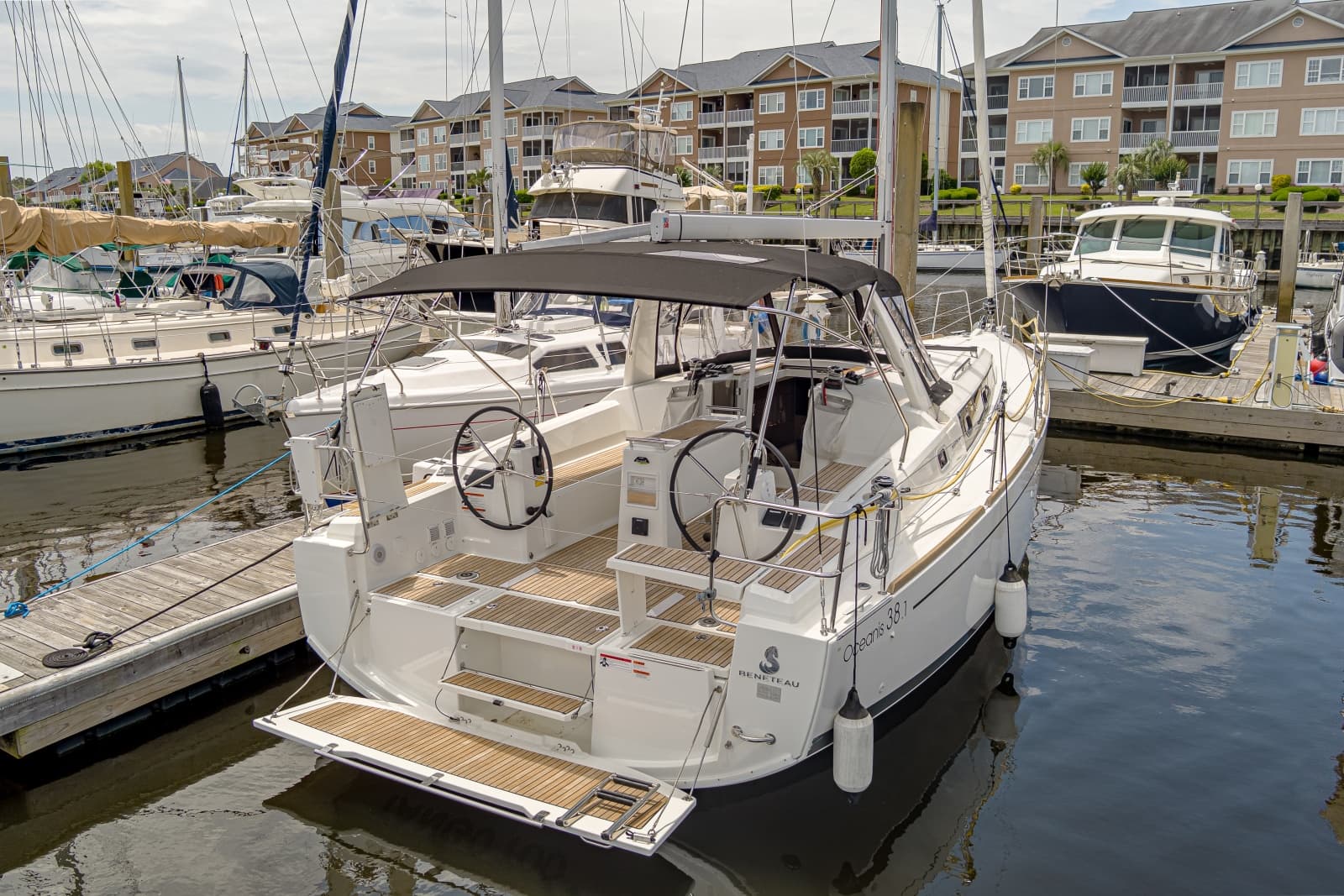 2023 Beneteau 38.1 - Photo 2