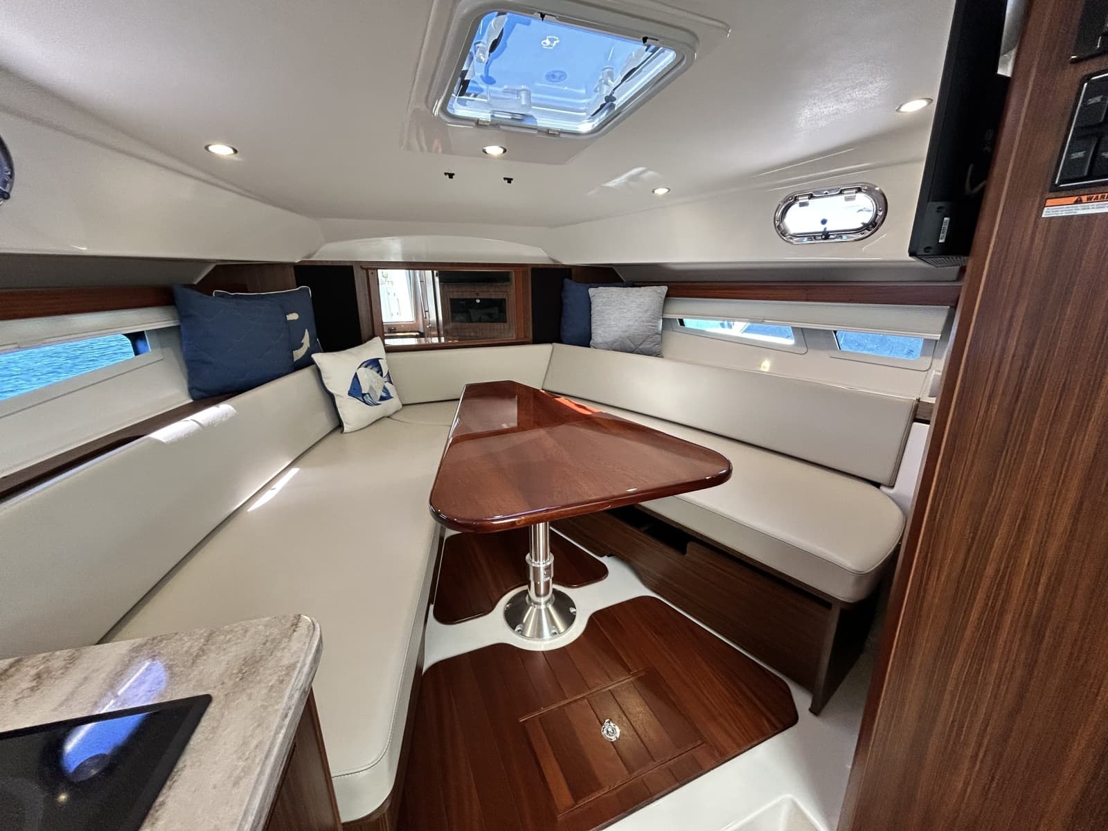 2018 Pursuit OS 355 Offshore - Photo 5
