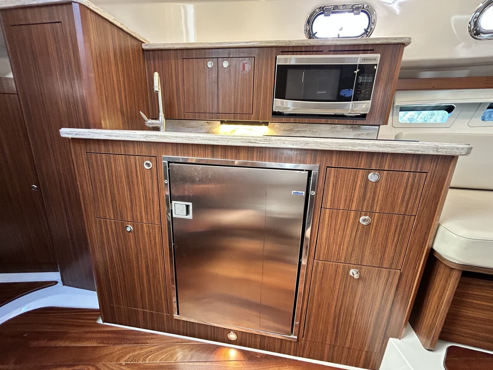2018 Pursuit OS 355 Offshore - Photo 8
