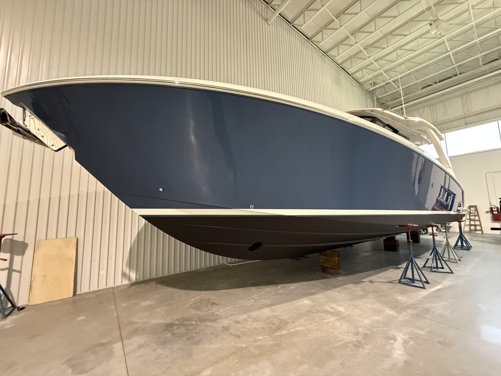 2023 Tiara Yachts 48 LS - Photo 2