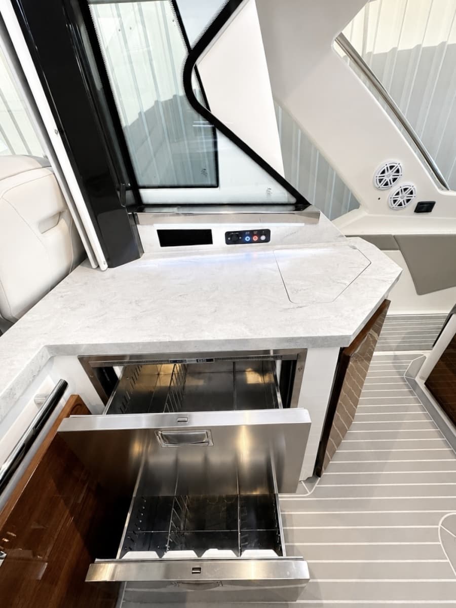 2023 Tiara Yachts 48 LS - Photo 26