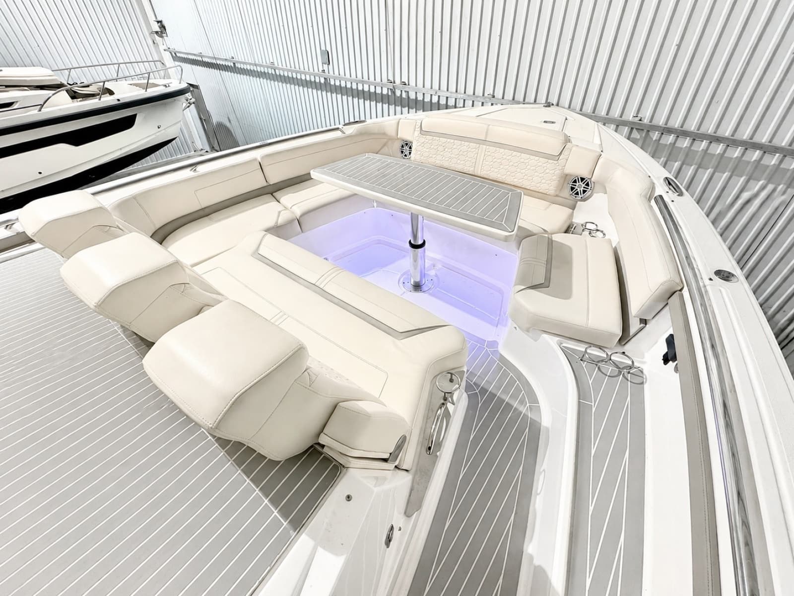 2023 Tiara Yachts 48 LS - Photo 8