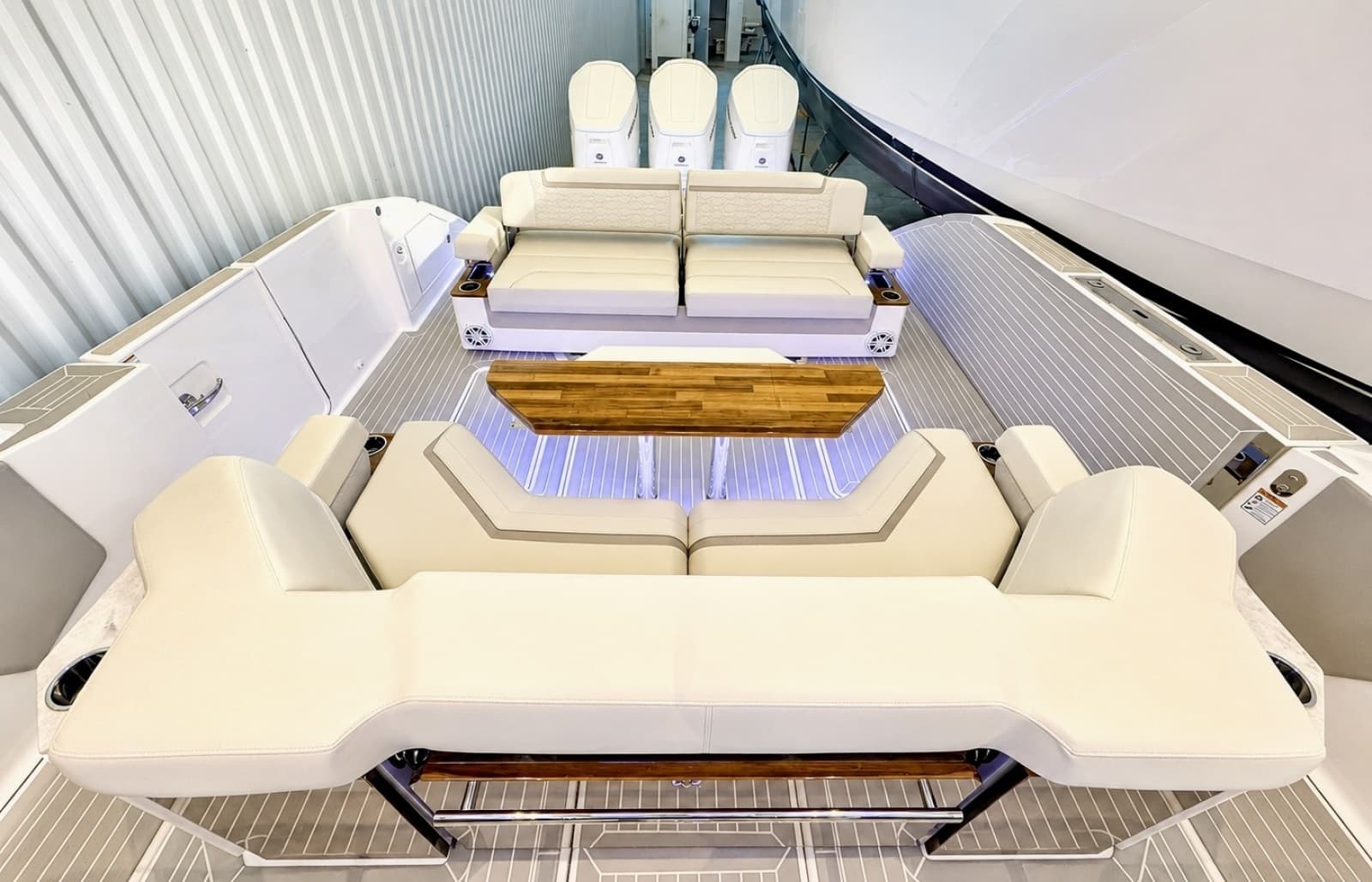 2023 Tiara Yachts 48 LS - Photo 17