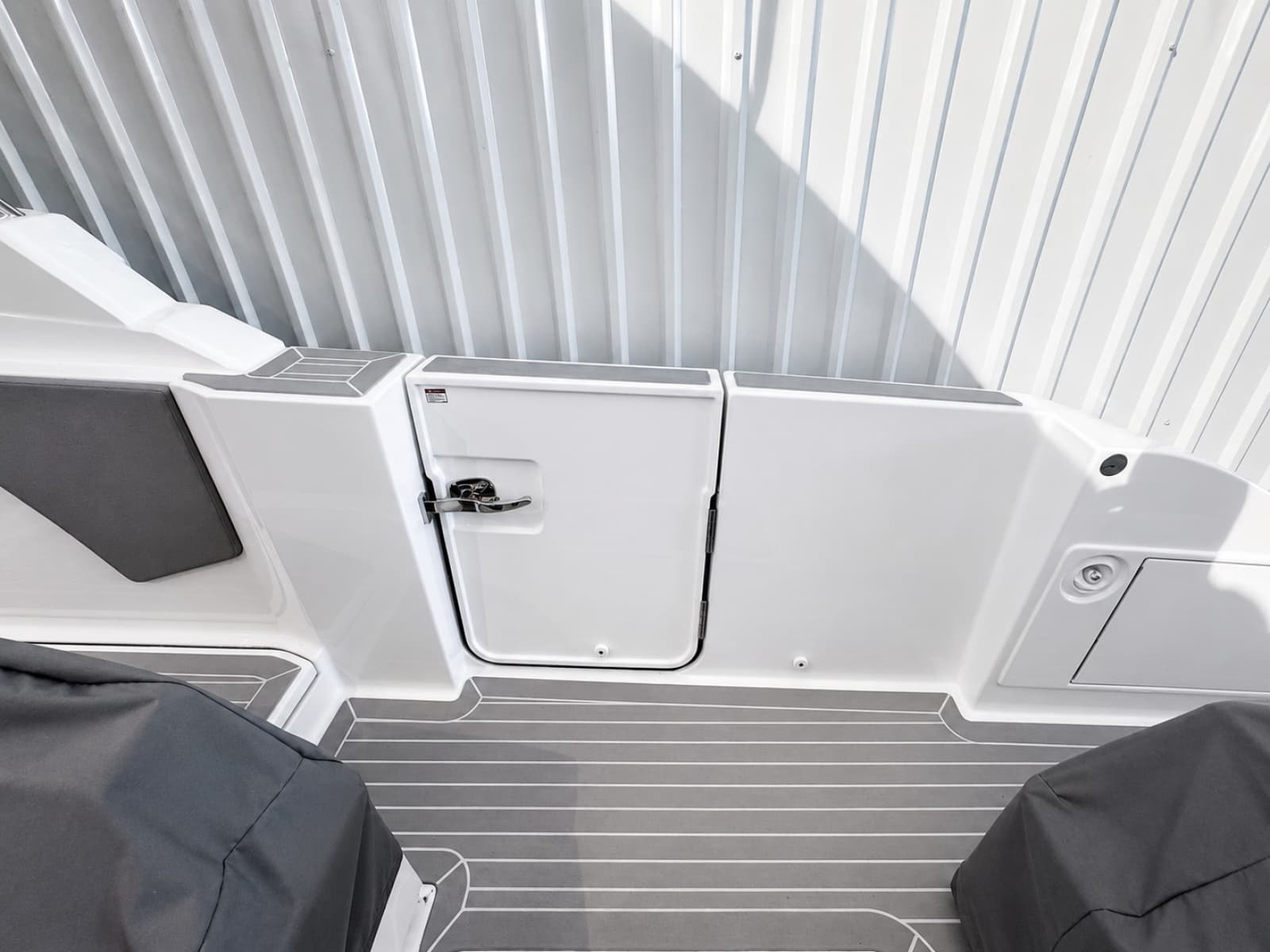 2023 Tiara Yachts 48 LS - Photo 24