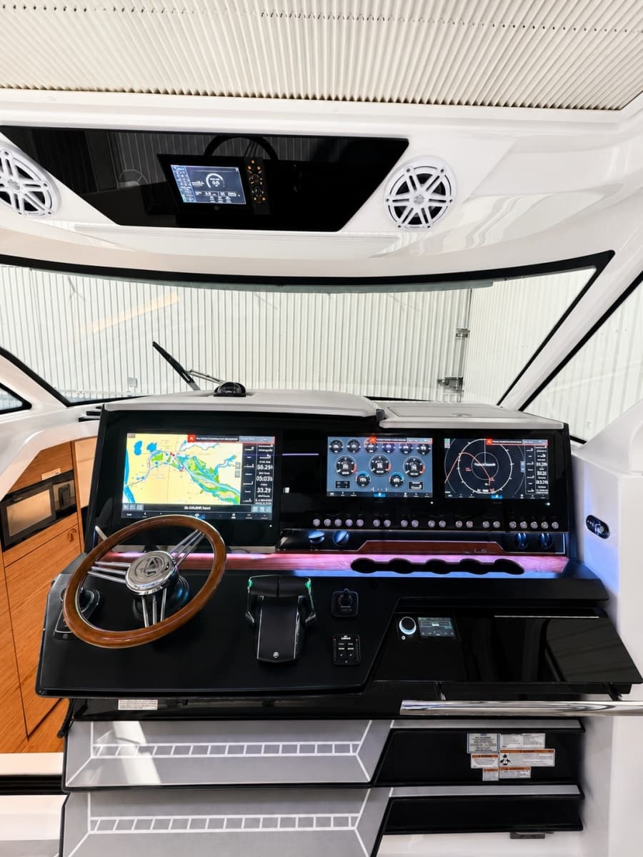 2023 Tiara Yachts 48 LS - Photo 7