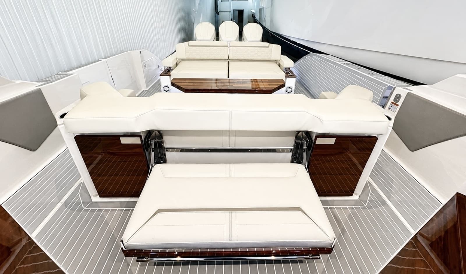 2023 Tiara Yachts 48 LS - Photo 12