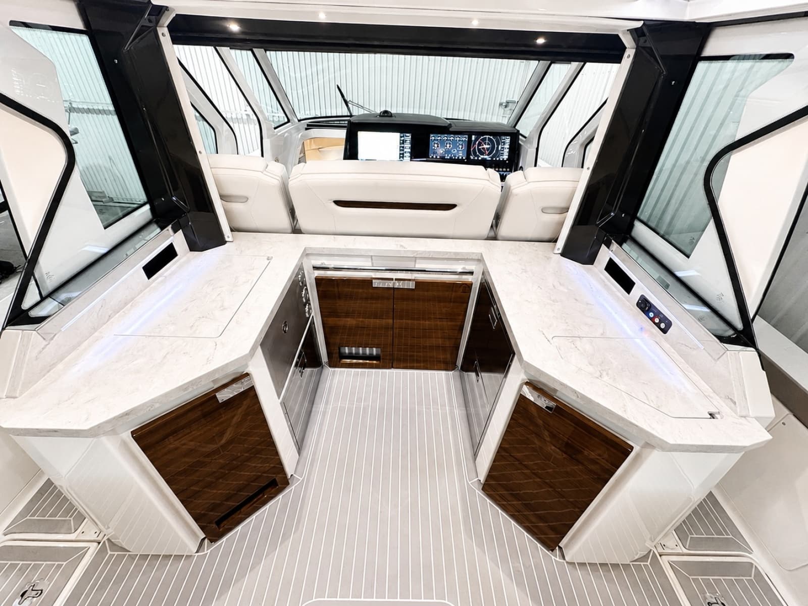 2023 Tiara Yachts 48 LS - Photo 15