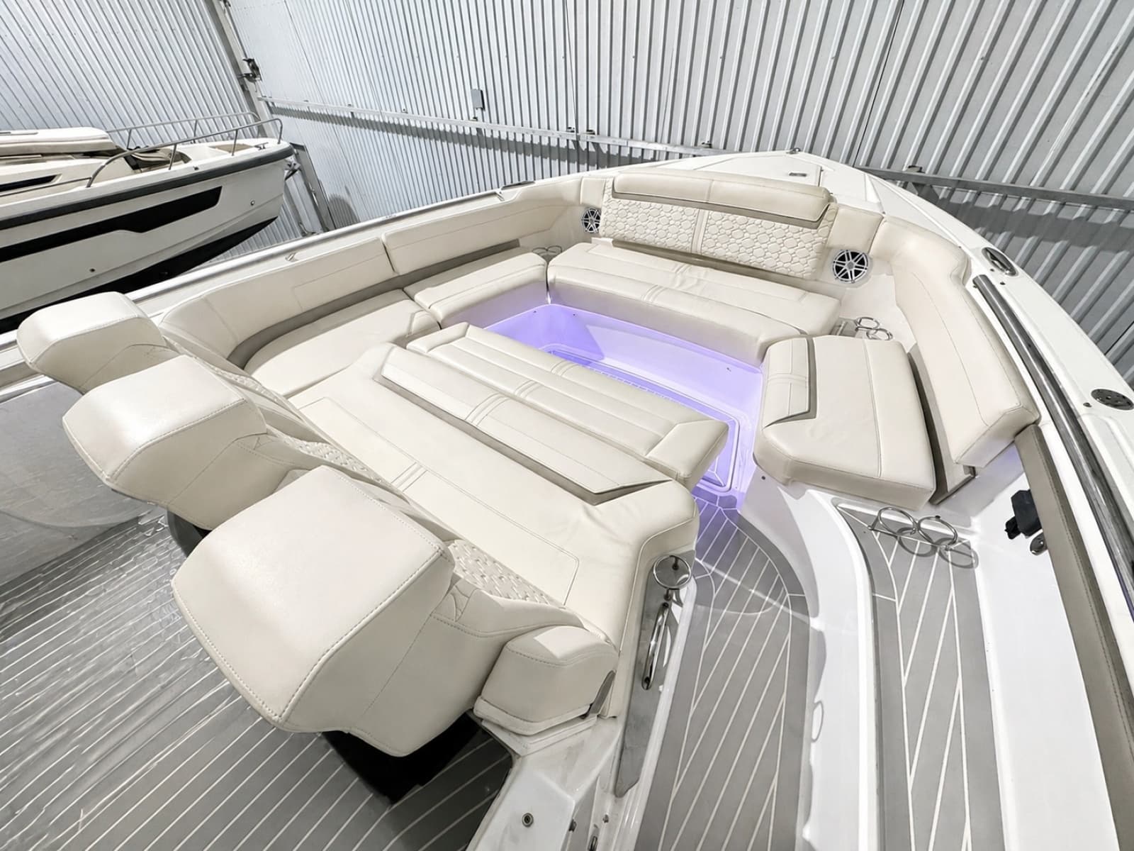 2023 Tiara Yachts 48 LS - Photo 10