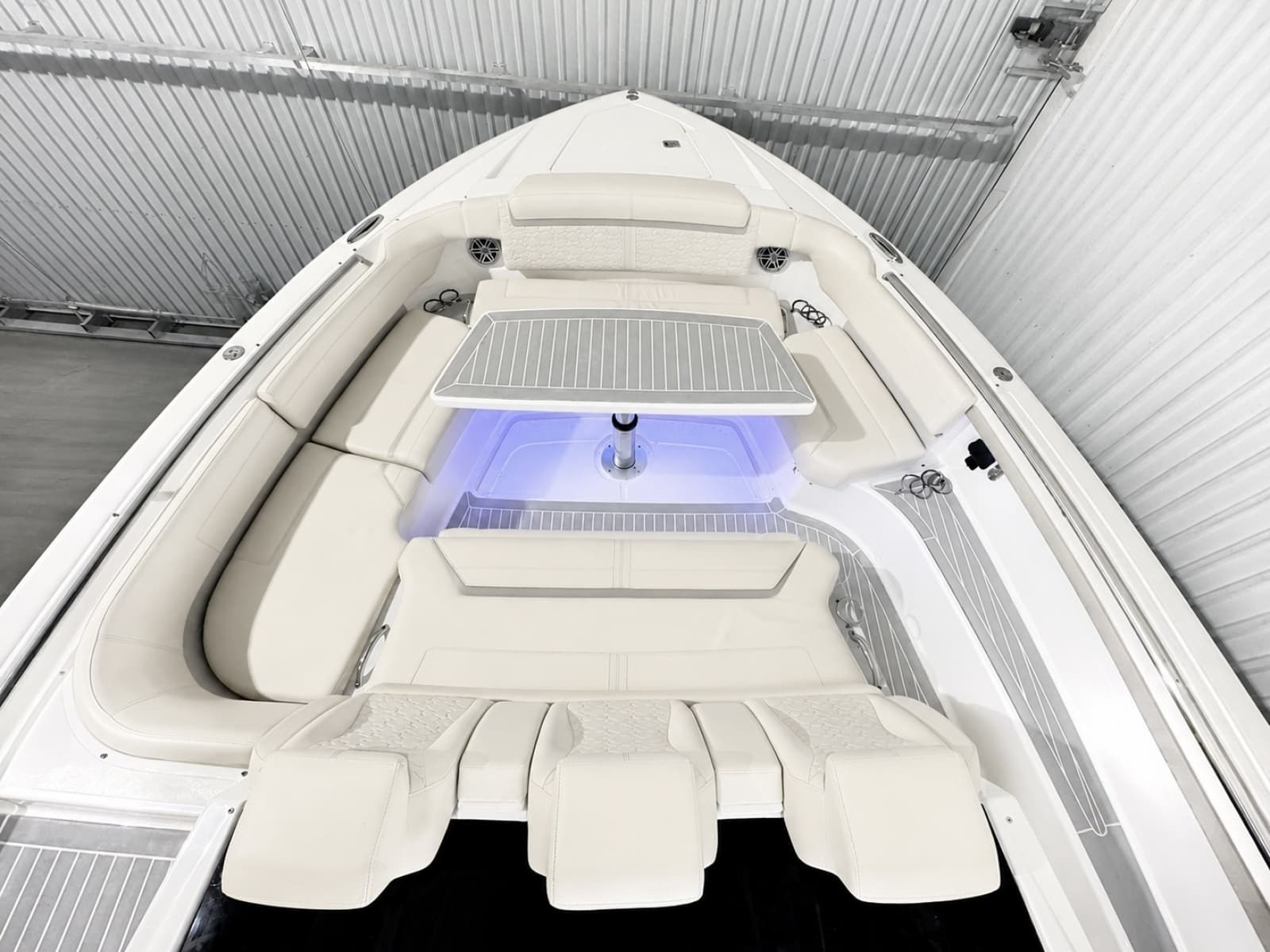 2023 Tiara Yachts 48 LS - Photo 9