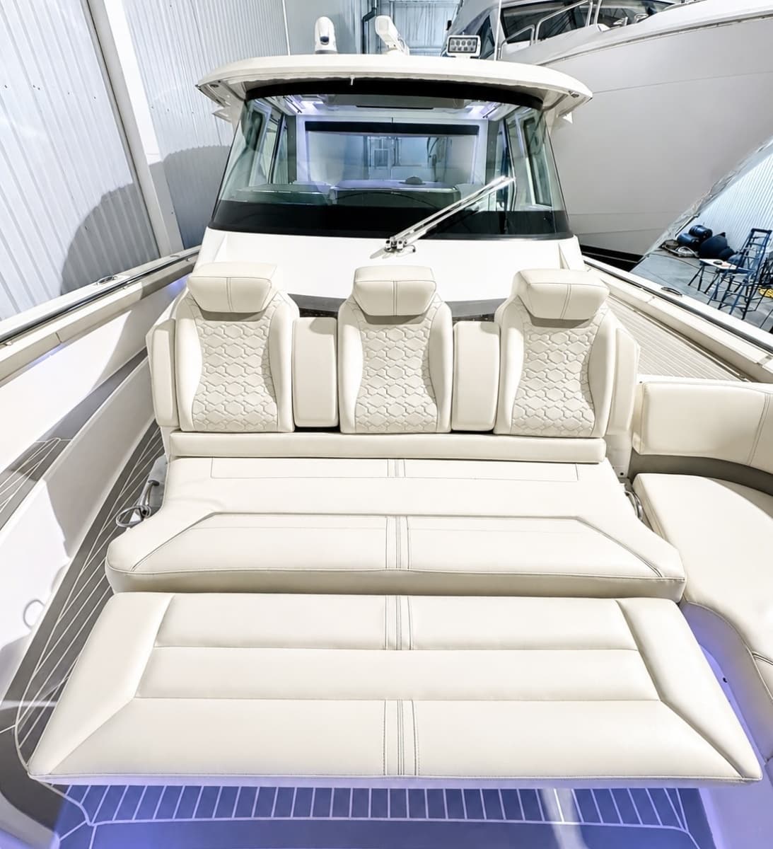 2023 Tiara Yachts 48 LS - Photo 11