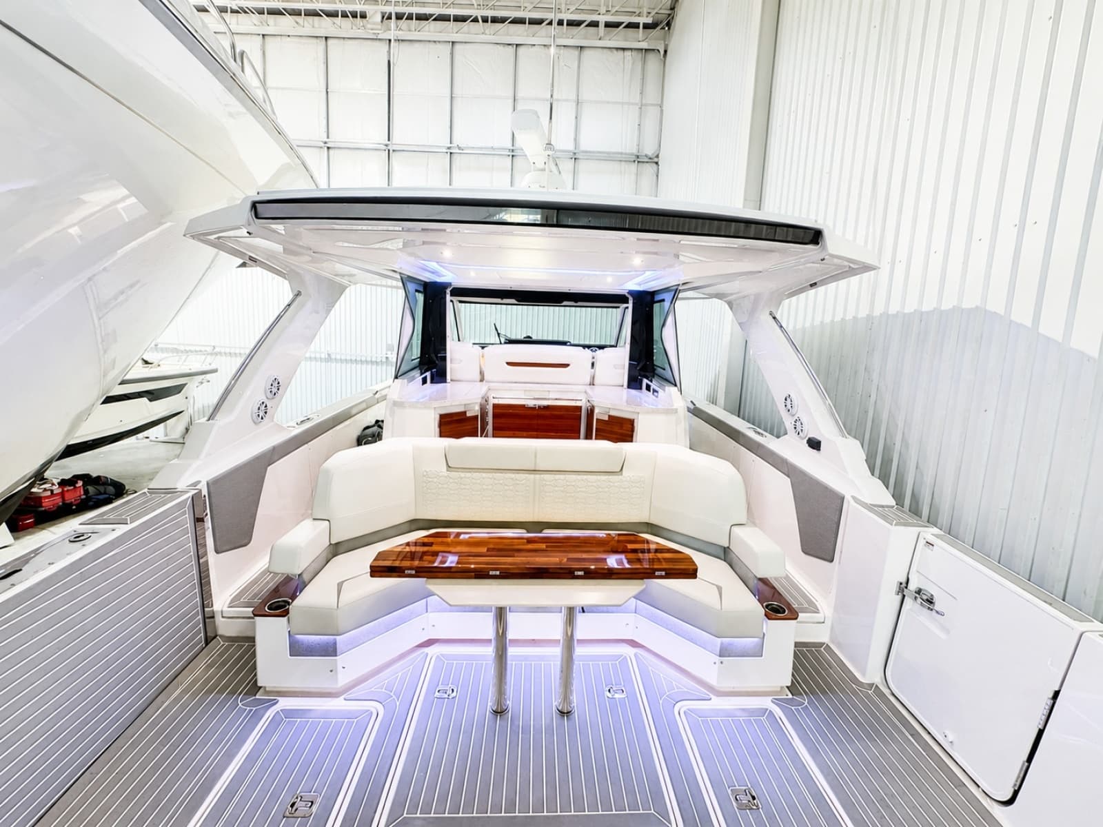 2023 Tiara Yachts 48 LS - Photo 4