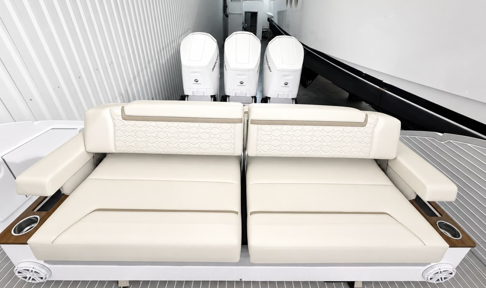 2023 Tiara Yachts 48 LS - Photo 14