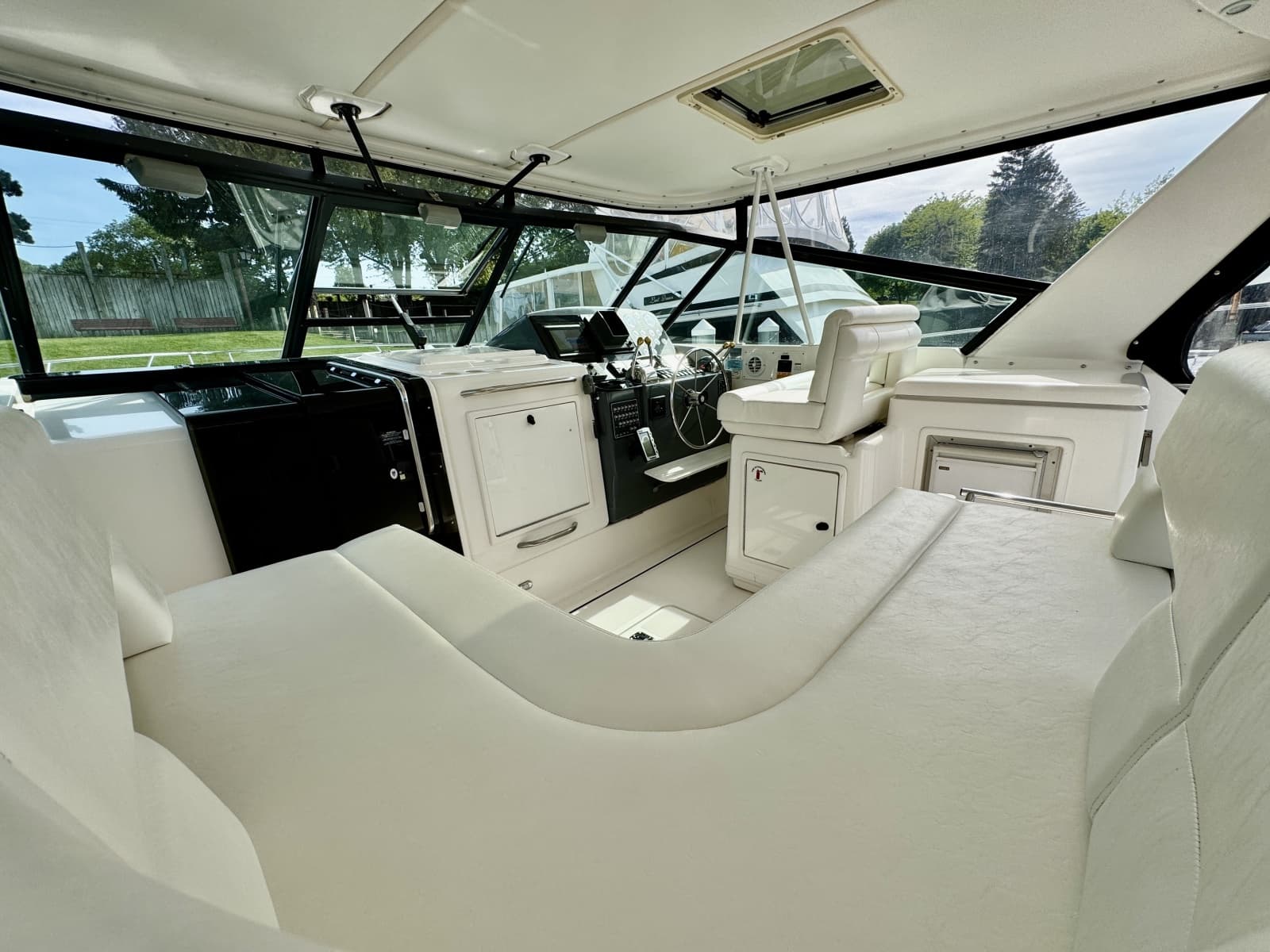 1999 Tiara Yachts 4100 Open - Photo 3