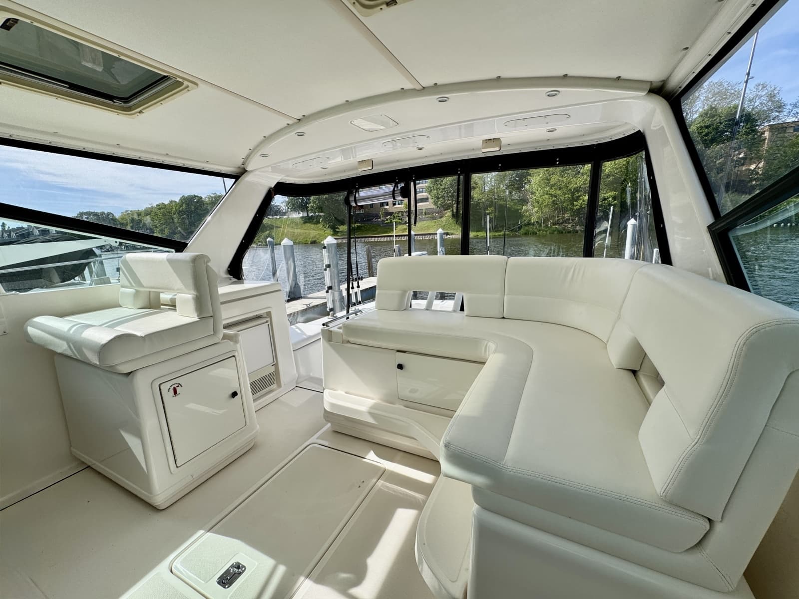 1999 Tiara Yachts 4100 Open - Photo 21