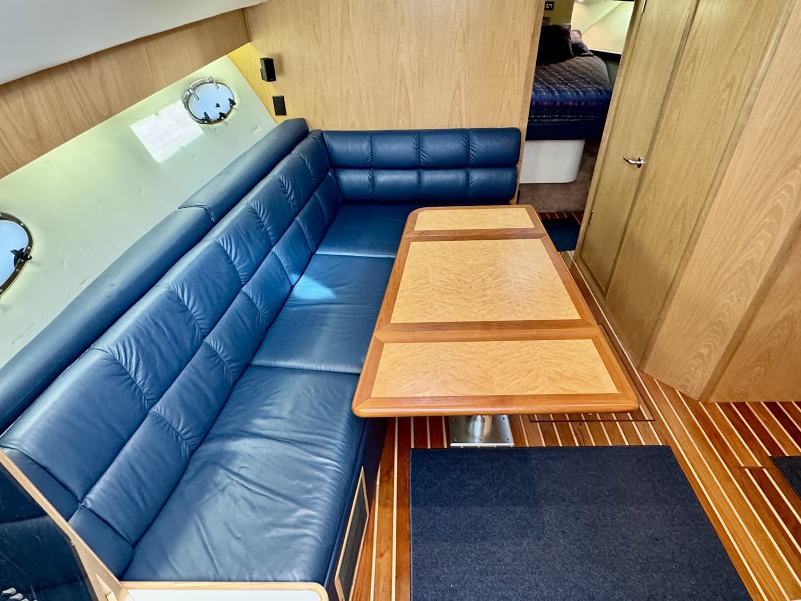 1999 Tiara Yachts 4100 Open - Photo 37
