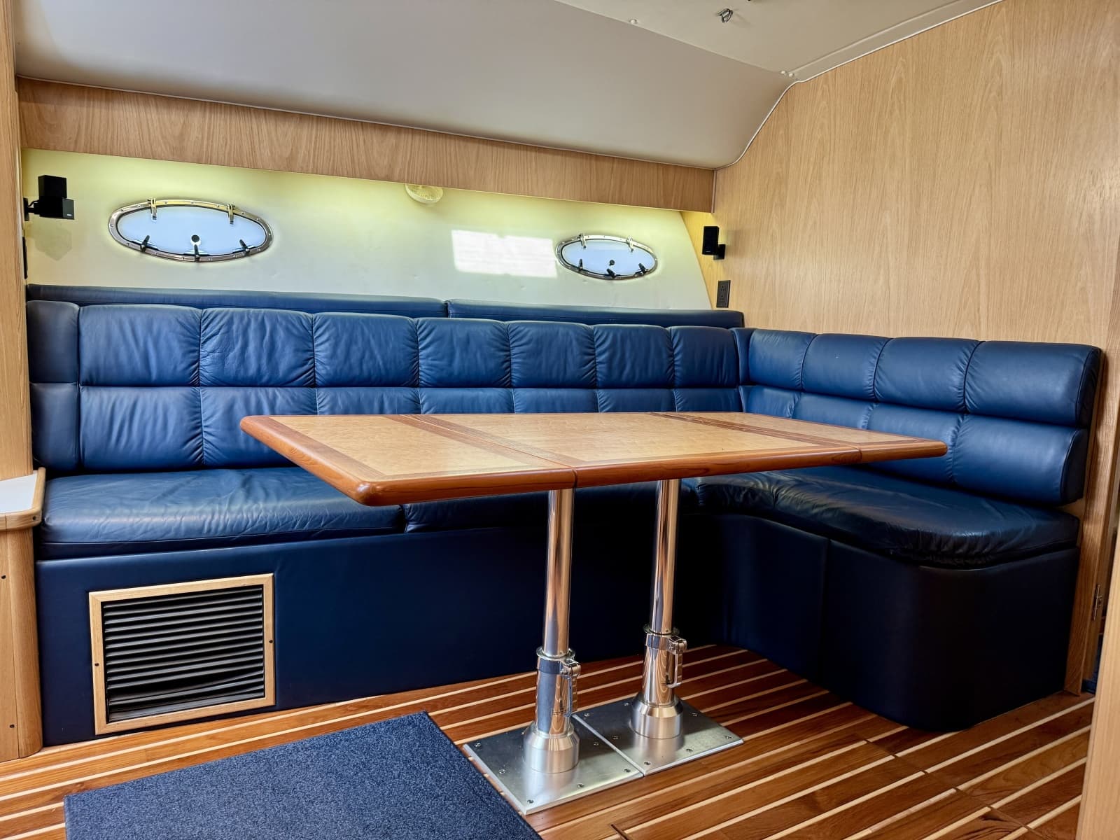 1999 Tiara Yachts 4100 Open - Photo 38