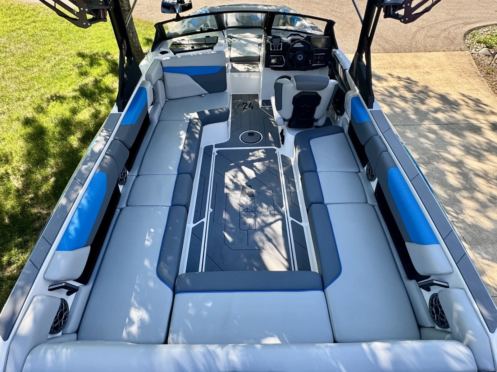 2022 Axis A24 - Photo 2