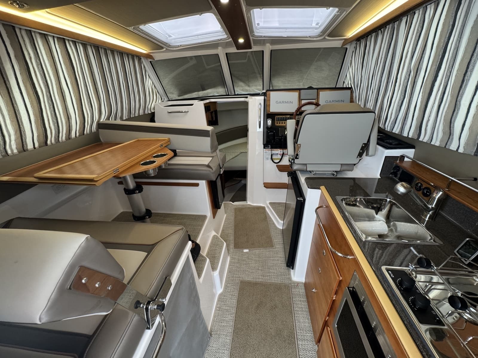 2025 Cutwater C-288 - Photo 11