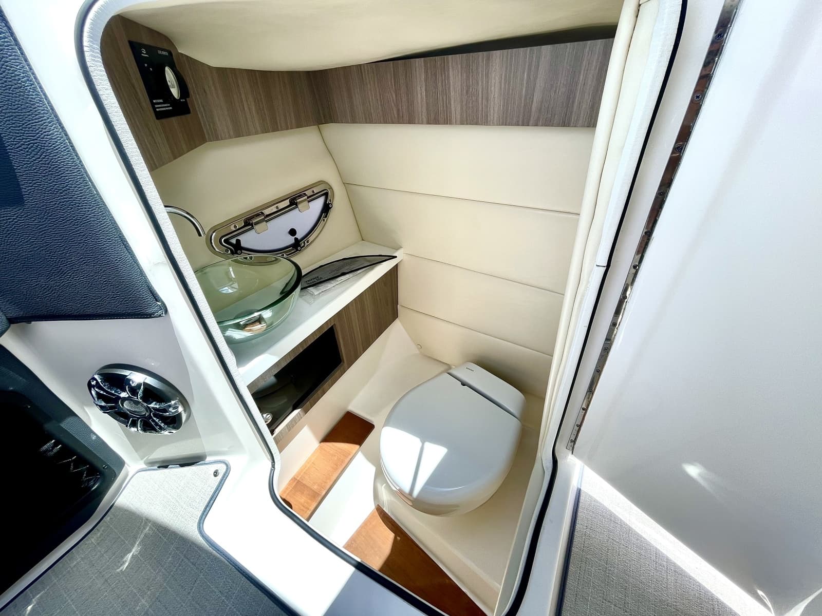 2023 Regal 29 OBX - Photo 21
