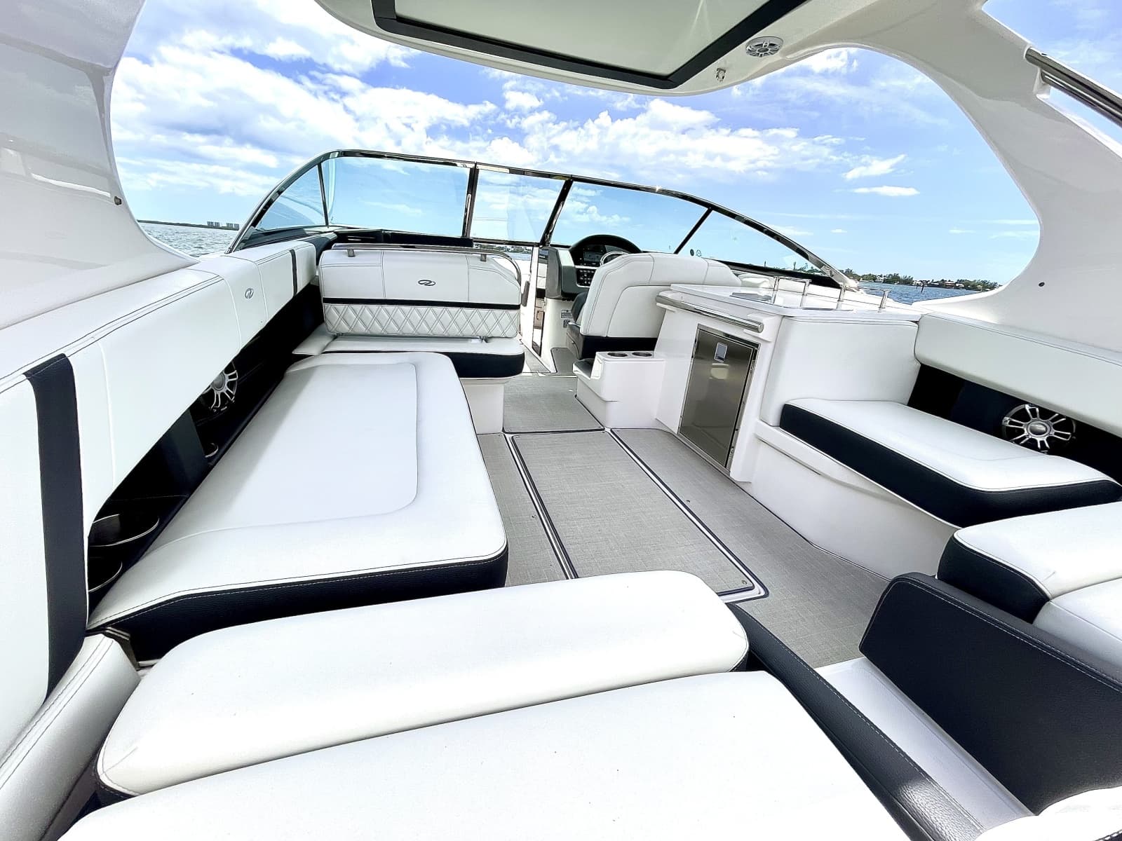 2023 Regal 29 OBX - Photo 14