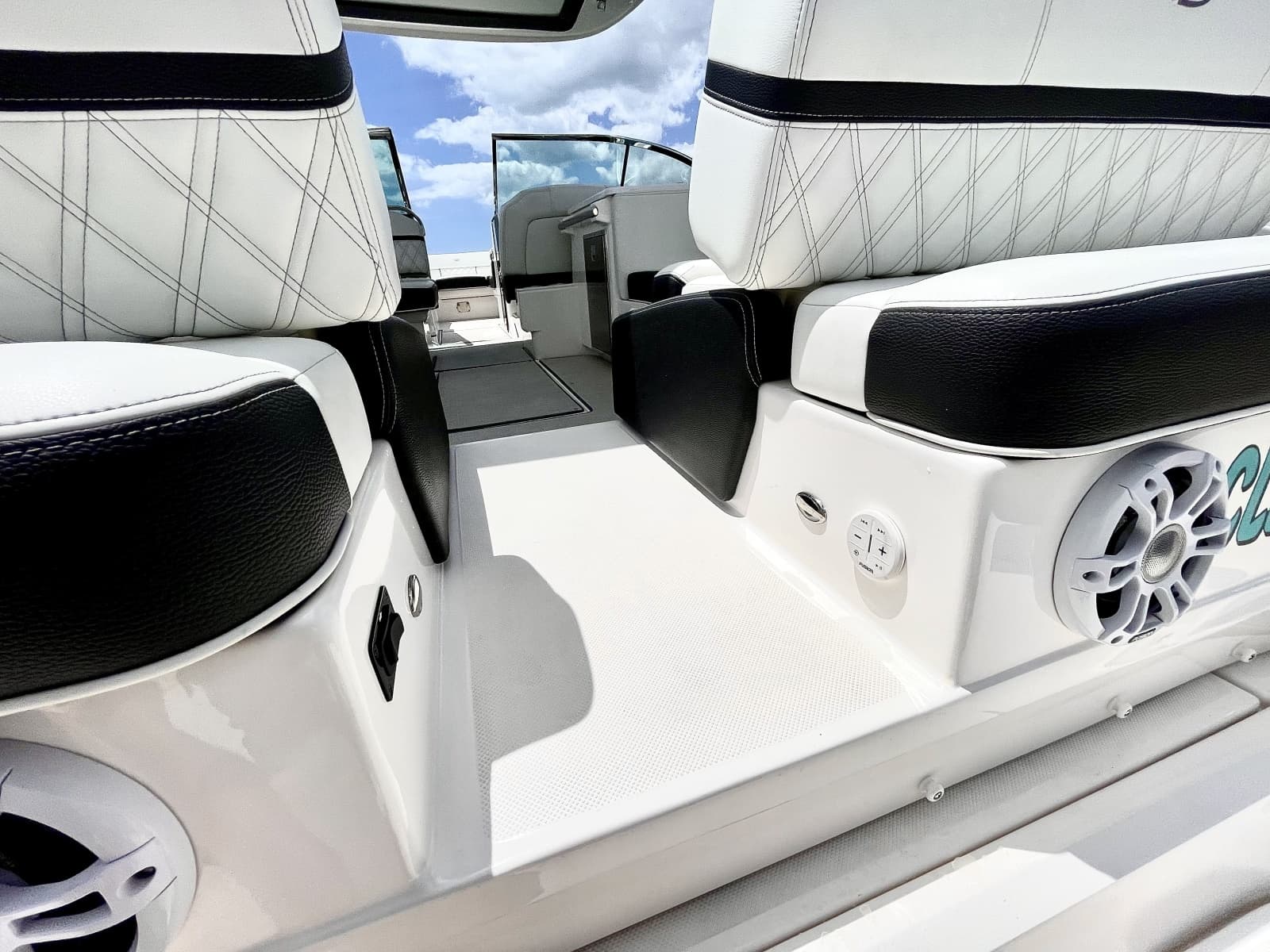 2023 Regal 29 OBX - Photo 26