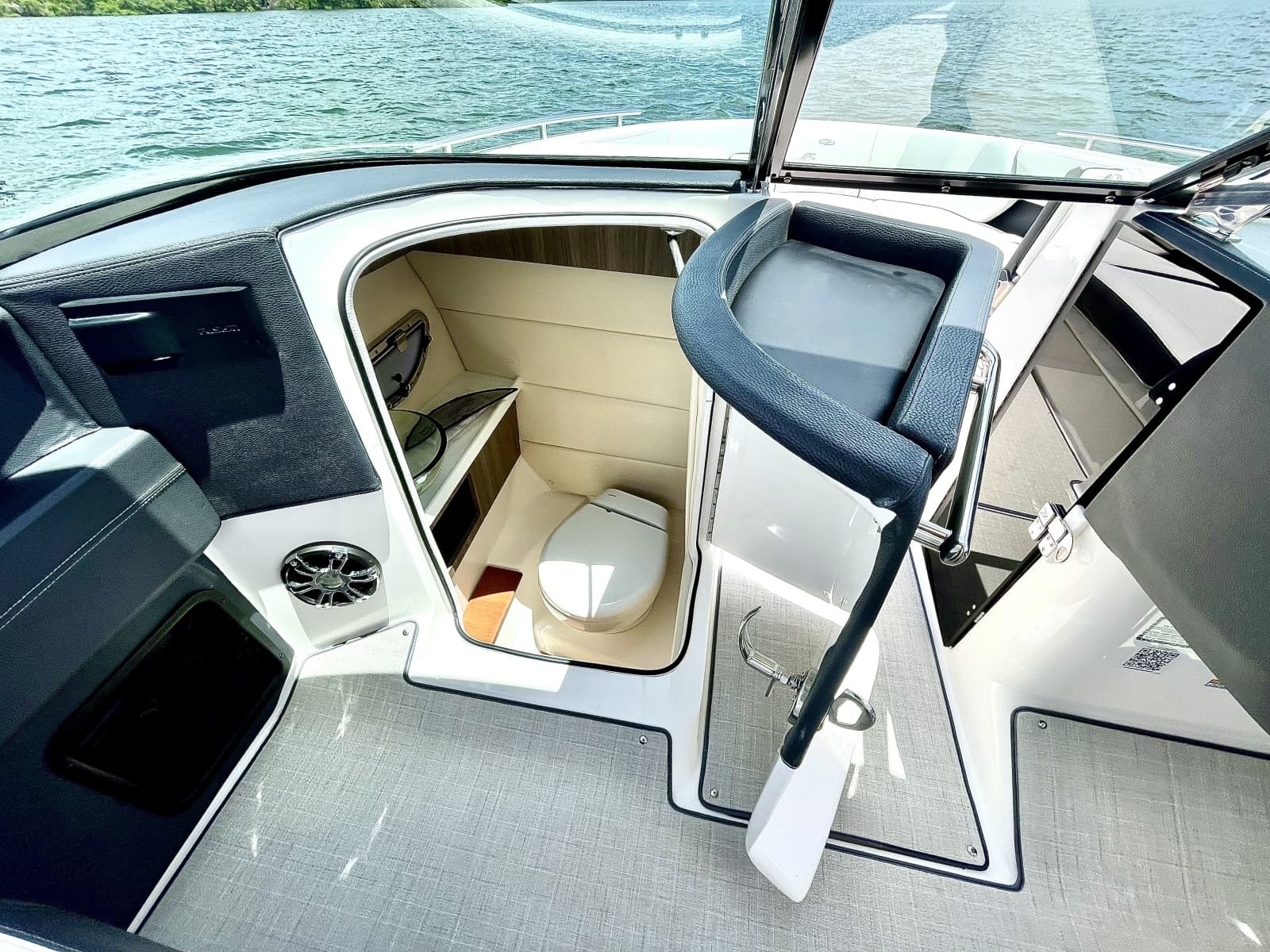 2023 Regal 29 OBX - Photo 20