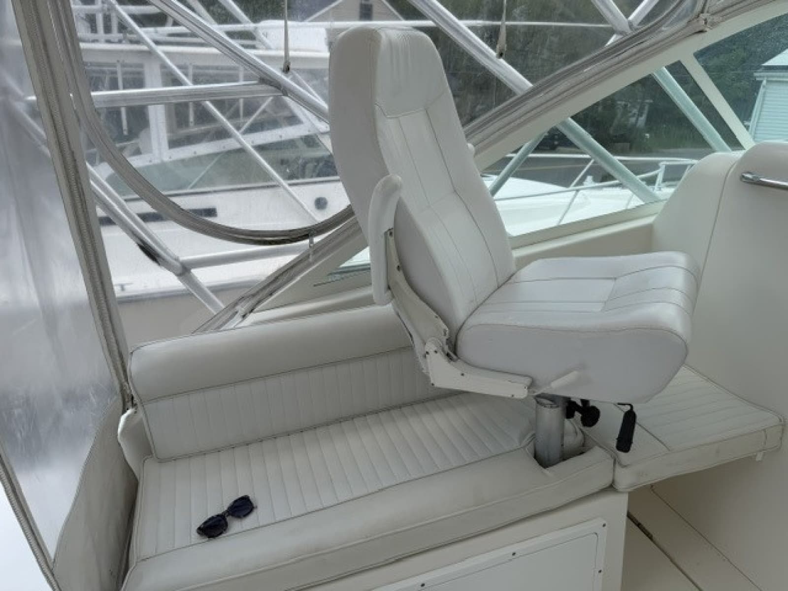 1996 Cabo 31 Express - Photo 49