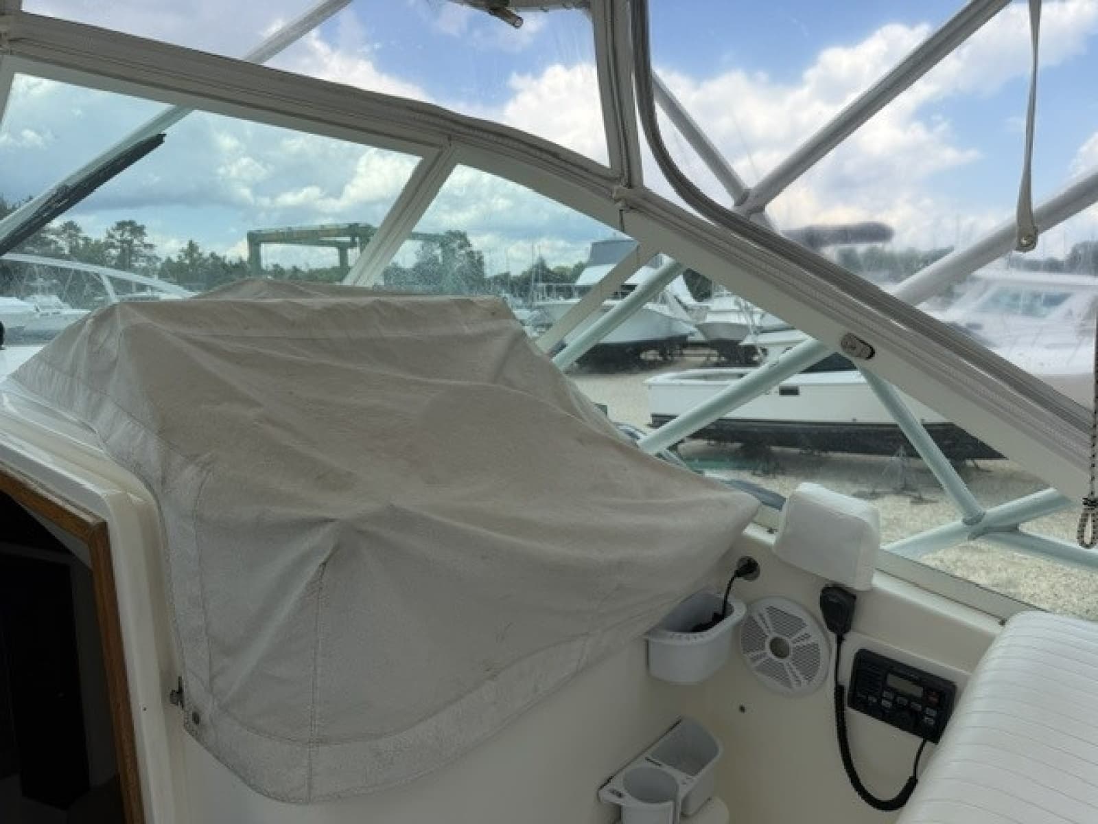 1996 Cabo 31 Express - Photo 48