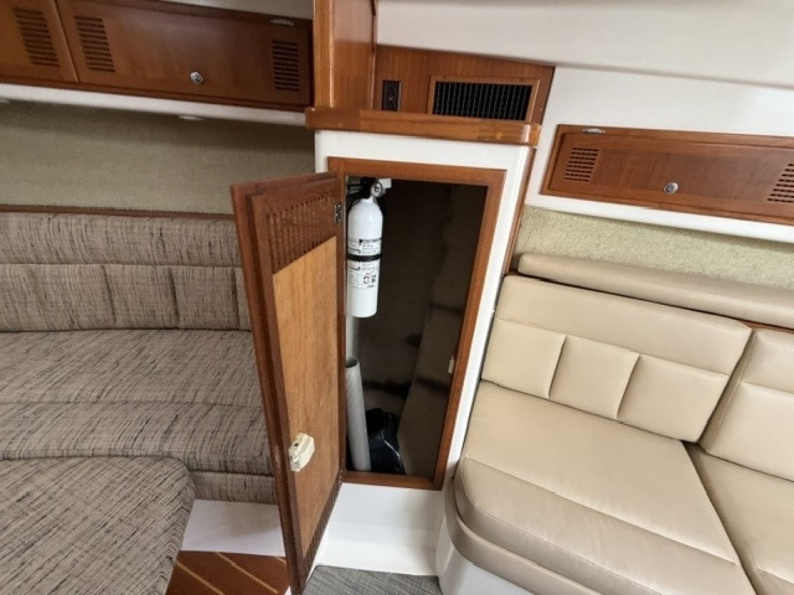 1996 Cabo 31 Express - Photo 77