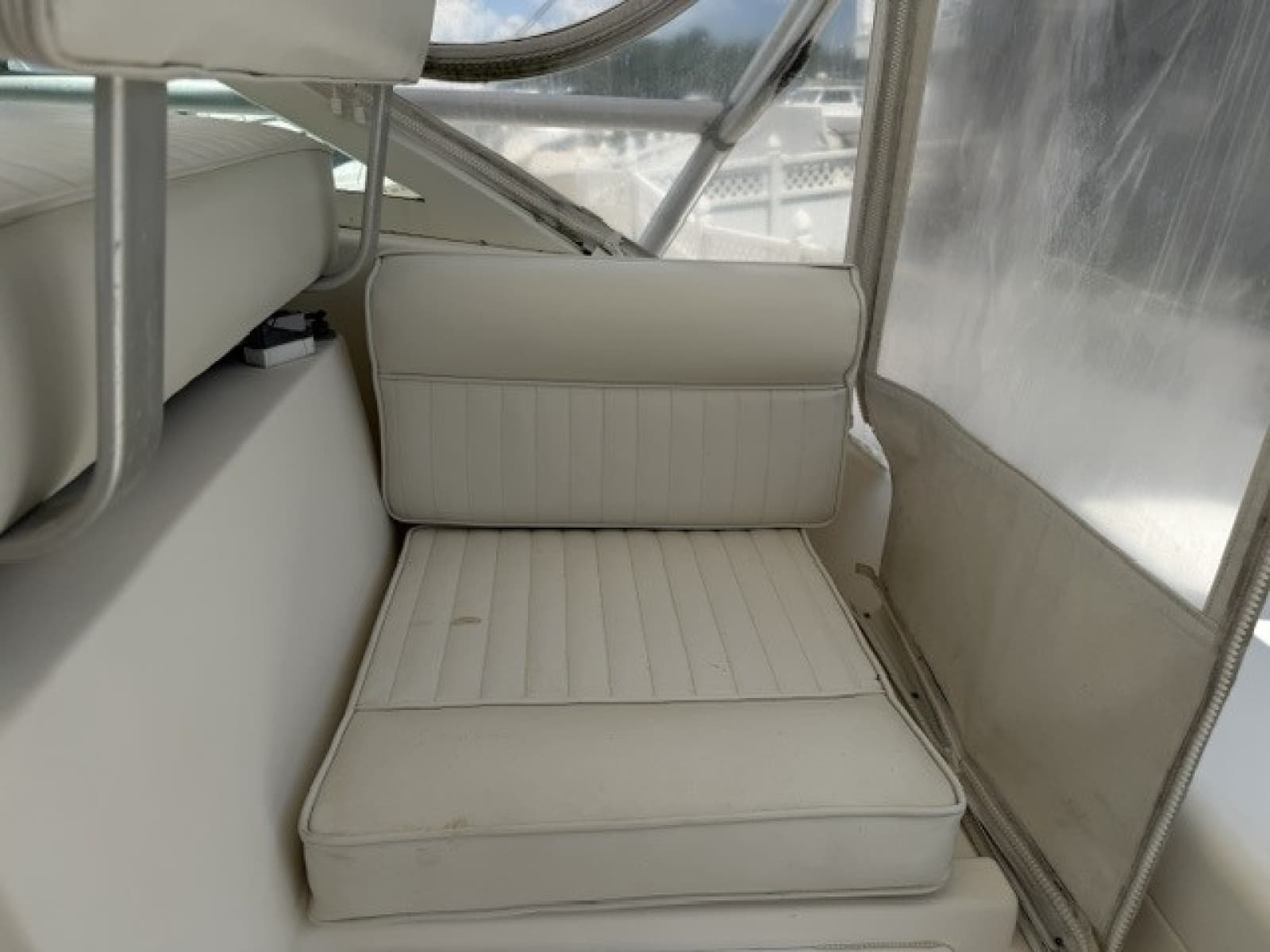 1996 Cabo 31 Express - Photo 44