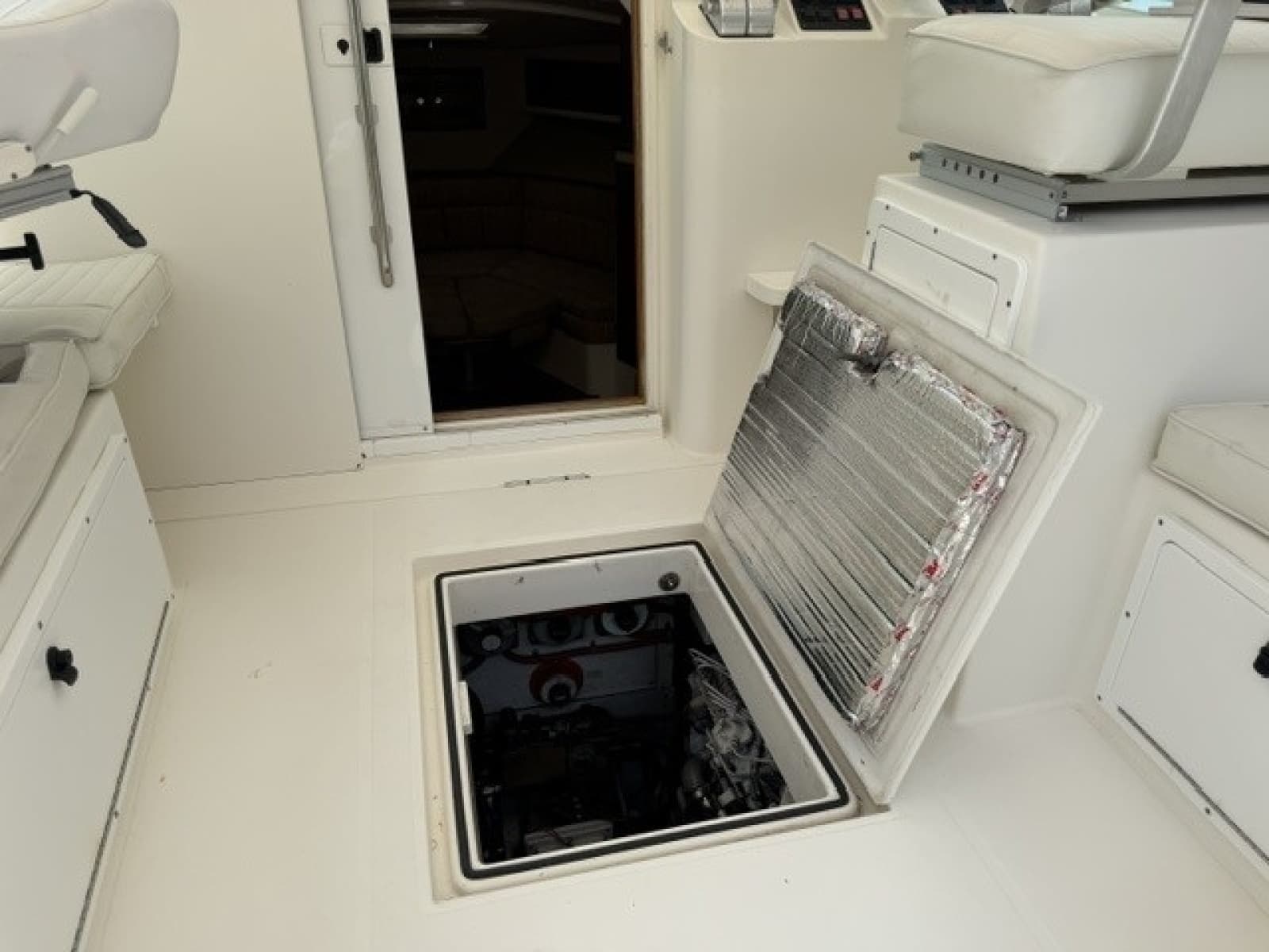 1996 Cabo 31 Express - Photo 64