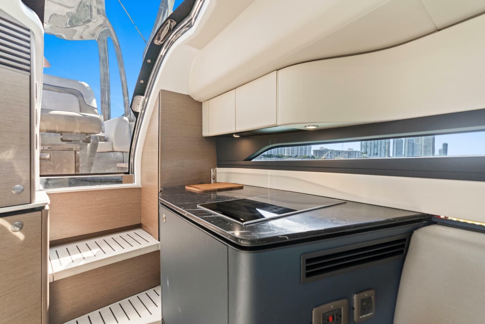 2020 Princess R35 - Photo 25