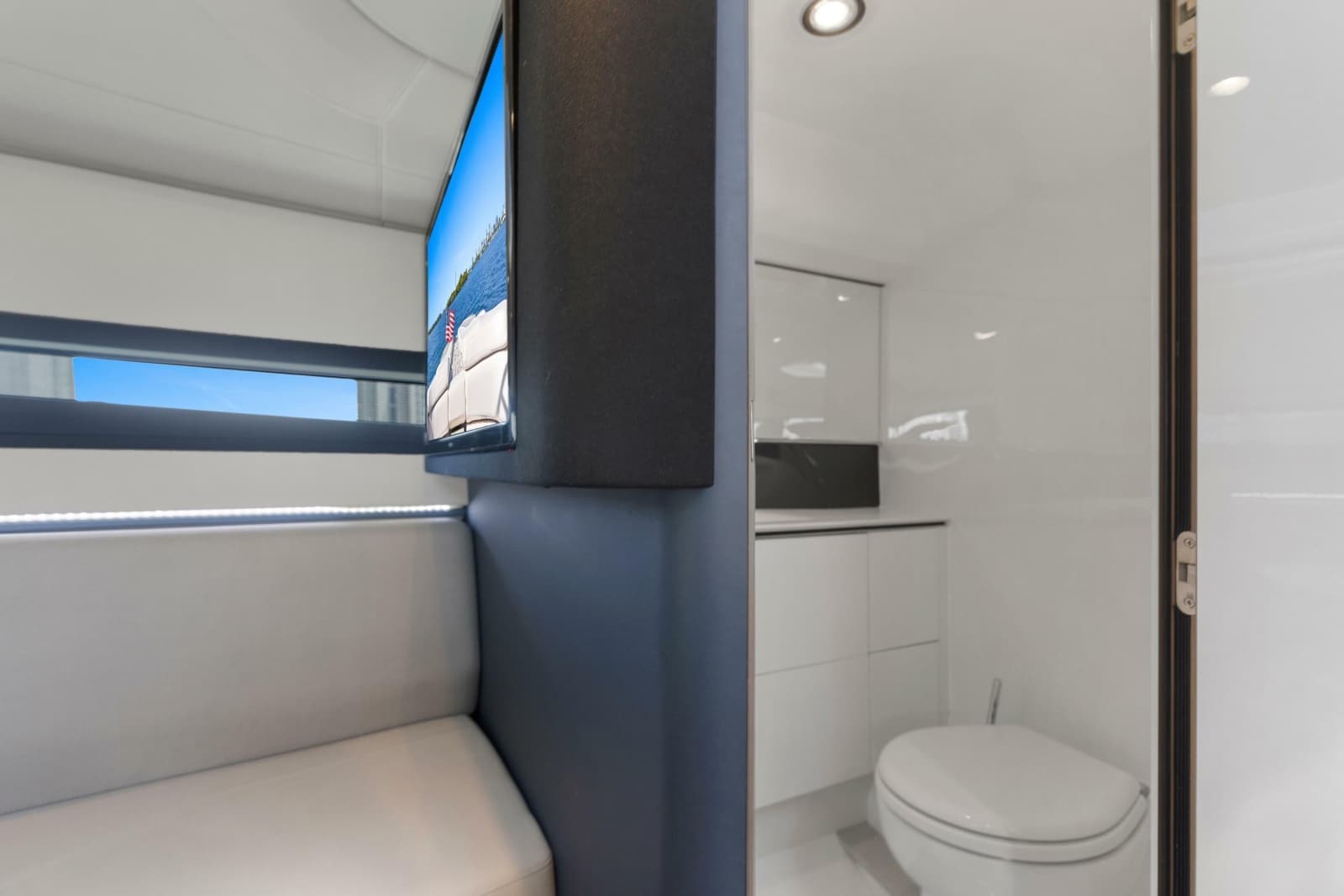 2020 Princess R35 - Photo 28