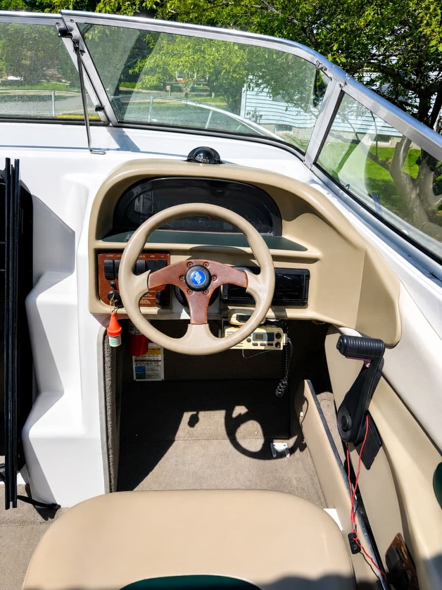 1996 Four Winns 245 SunDowner - Photo 9