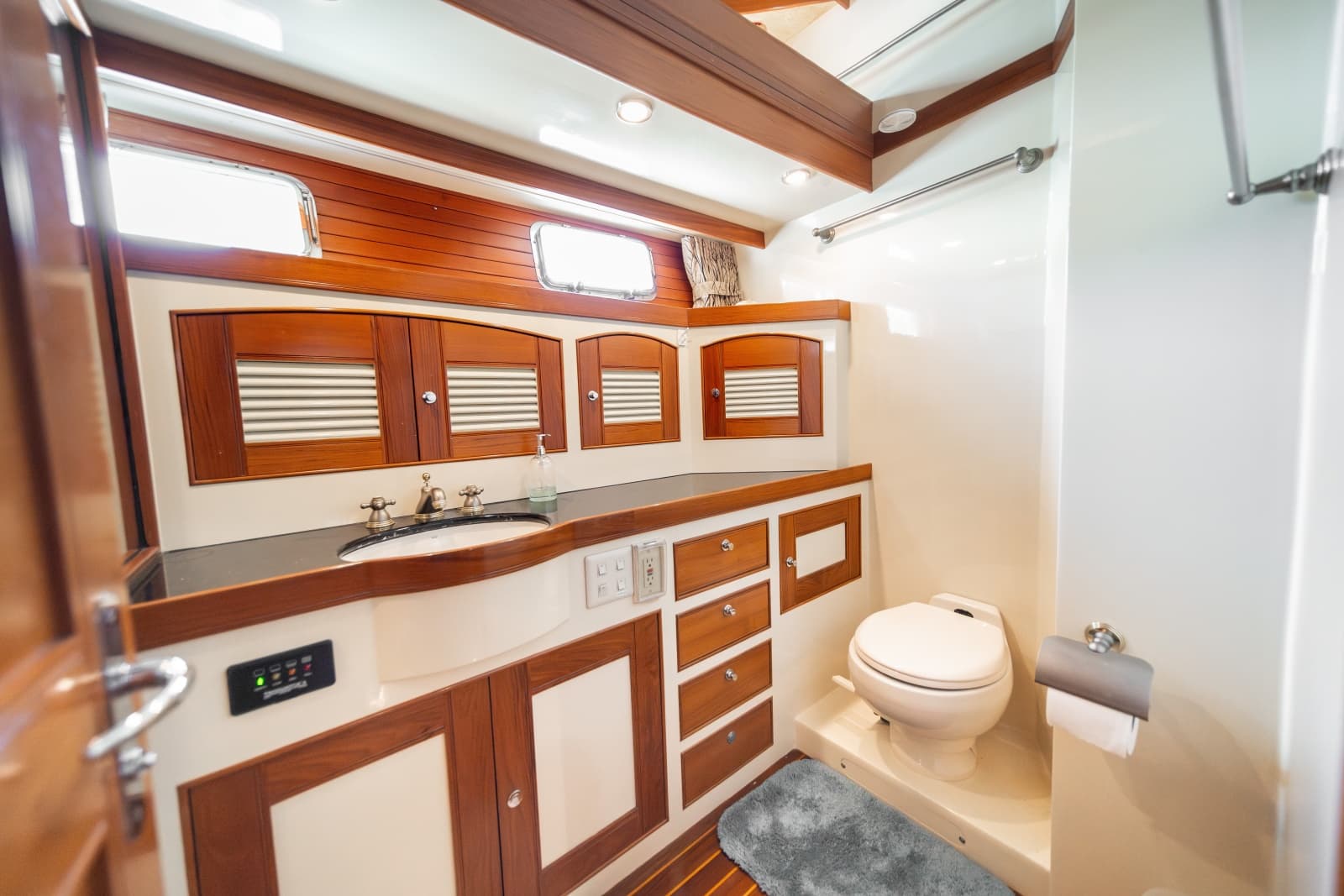 2003 Marlow Explorer 65C - Photo 24
