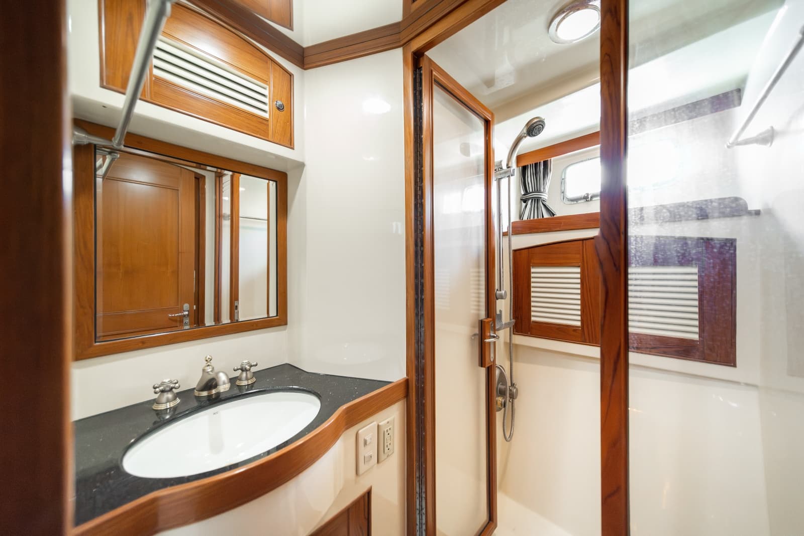 2003 Marlow Explorer 65C - Photo 21
