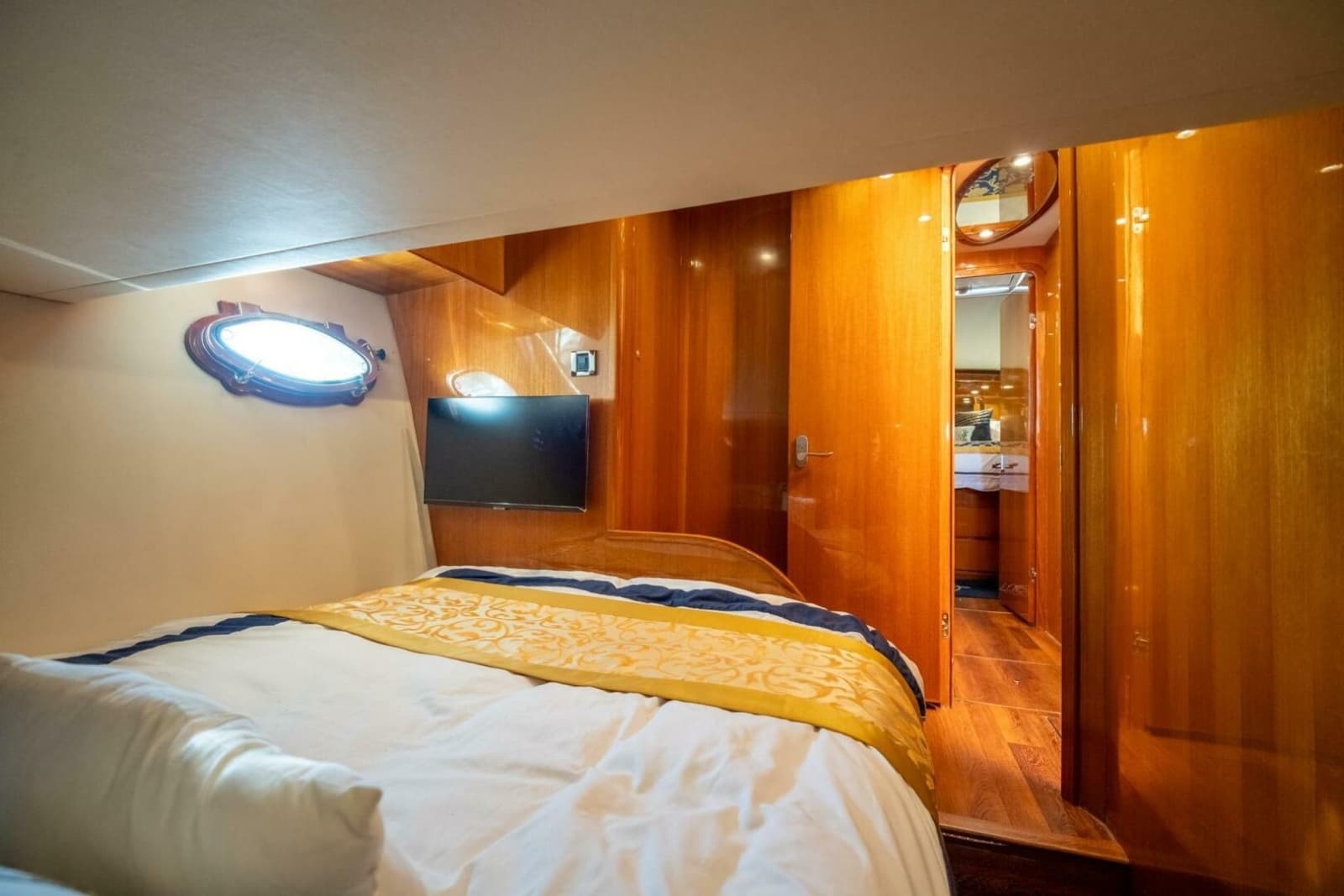 2007 Ocean Alexander 52 Sedan - Photo 27