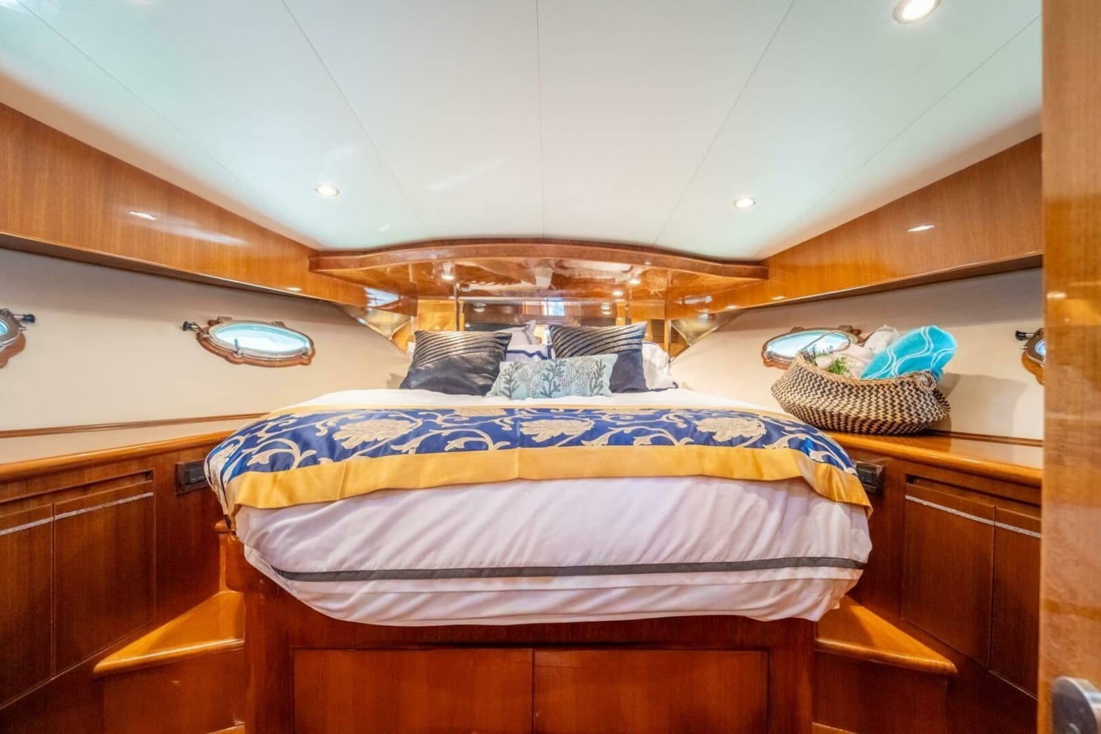 2007 Ocean Alexander 52 Sedan - Photo 23