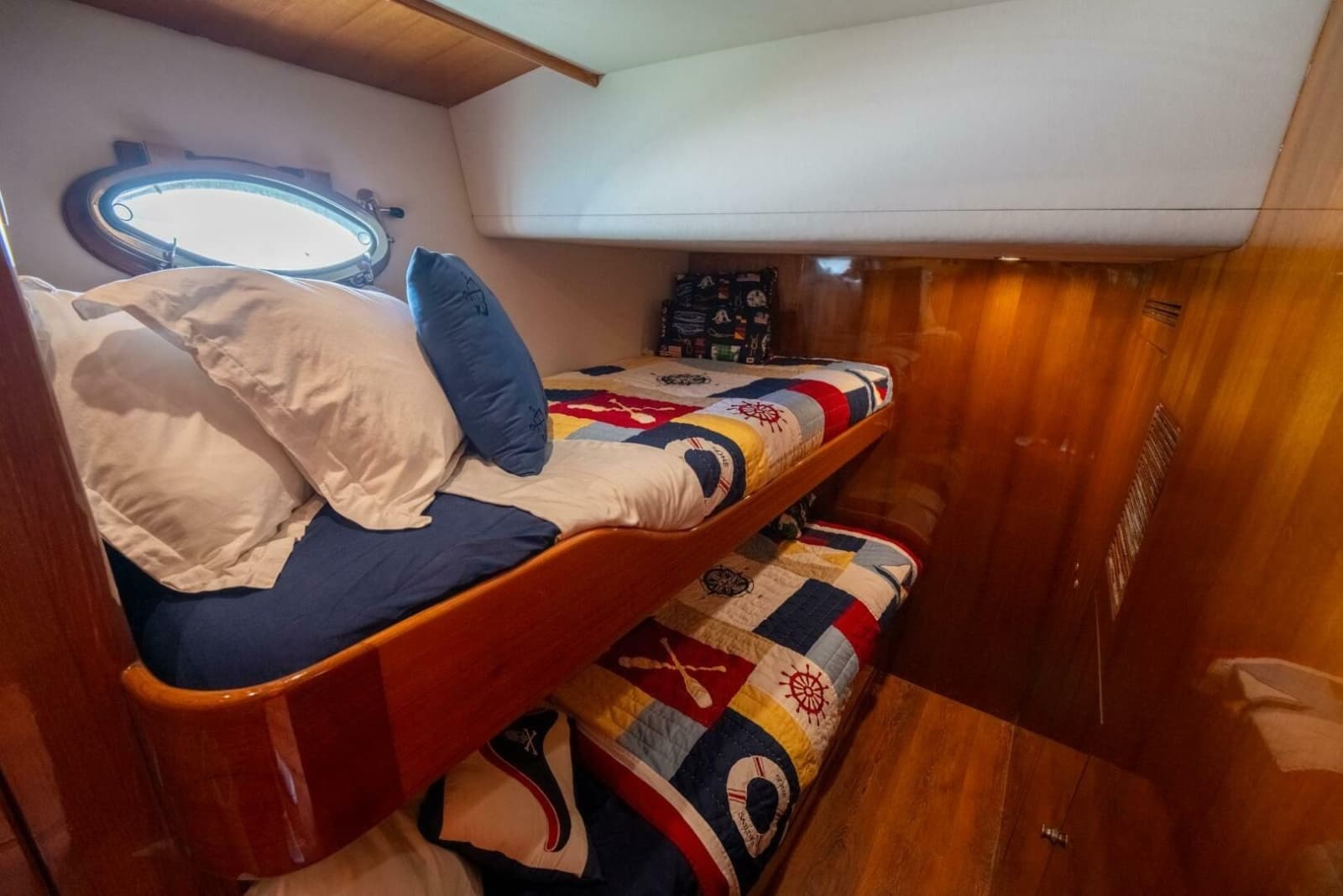 2007 Ocean Alexander 52 Sedan - Photo 25