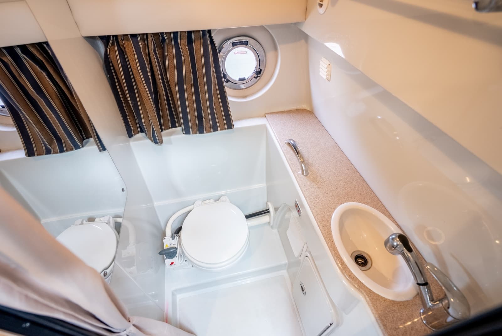 2016 Crownline 294 CR - Photo 22