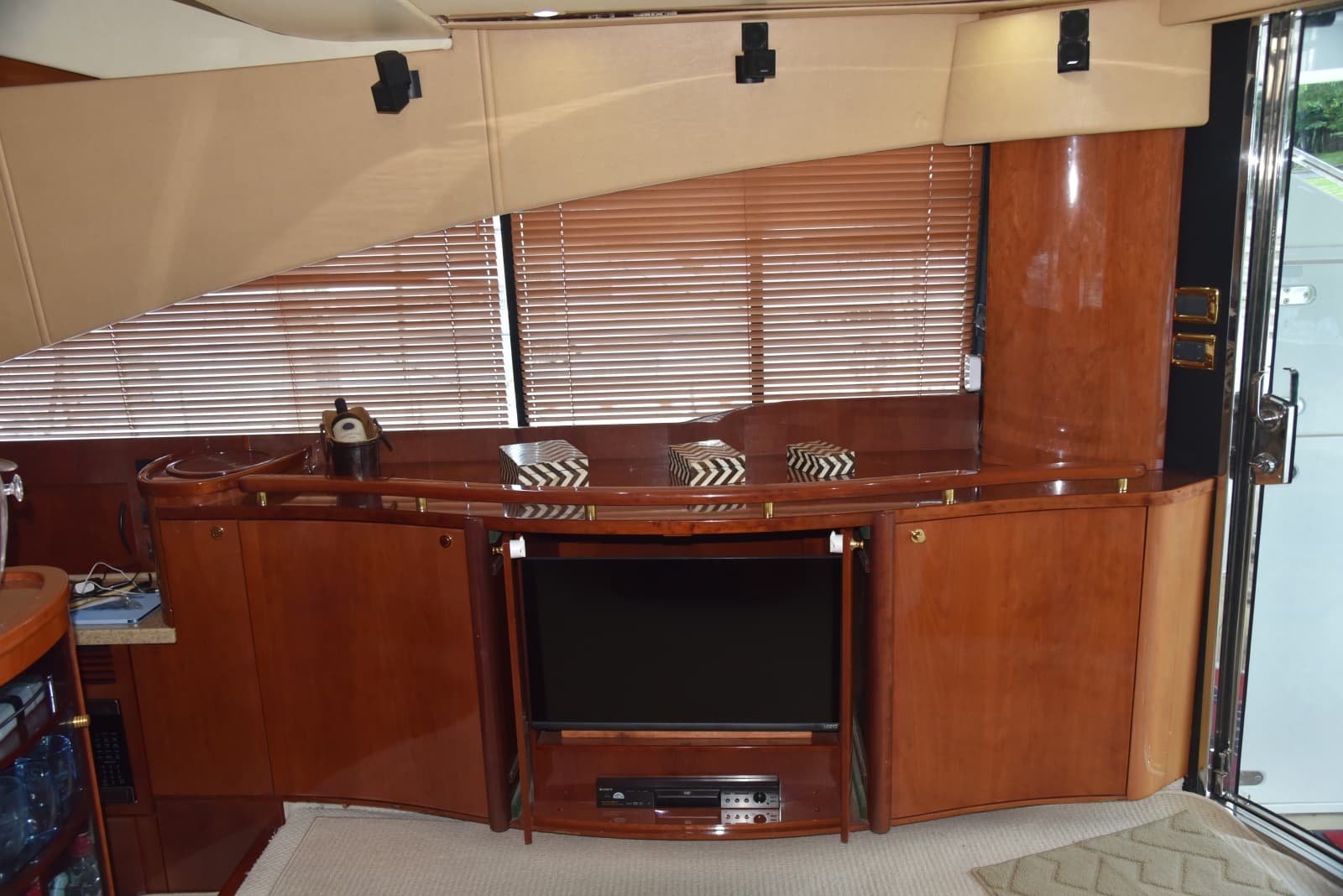 2002 Fairline Squadron 58 - Photo 22