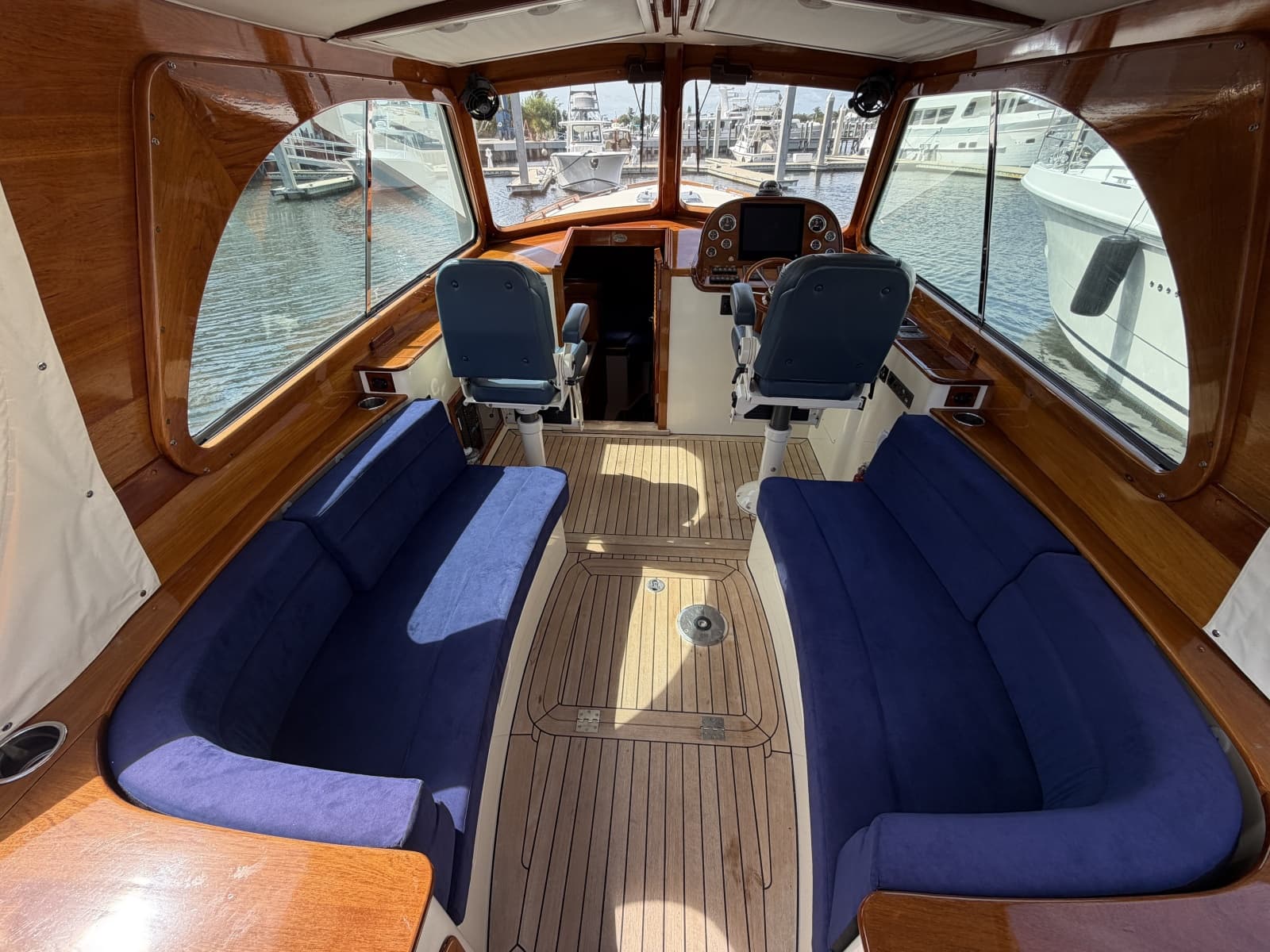2009 Hinckley Picnic Boat 37 MKIII - Photo 32