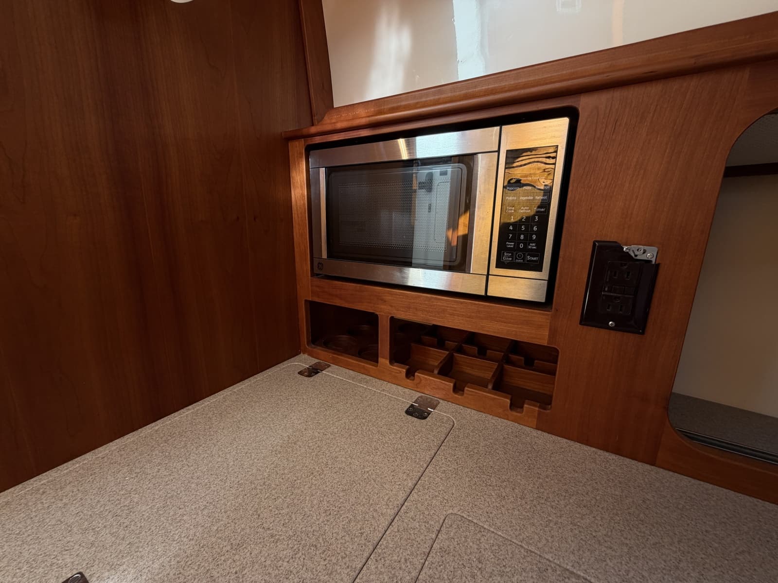 2009 Hinckley Picnic Boat 37 MKIII - Photo 16