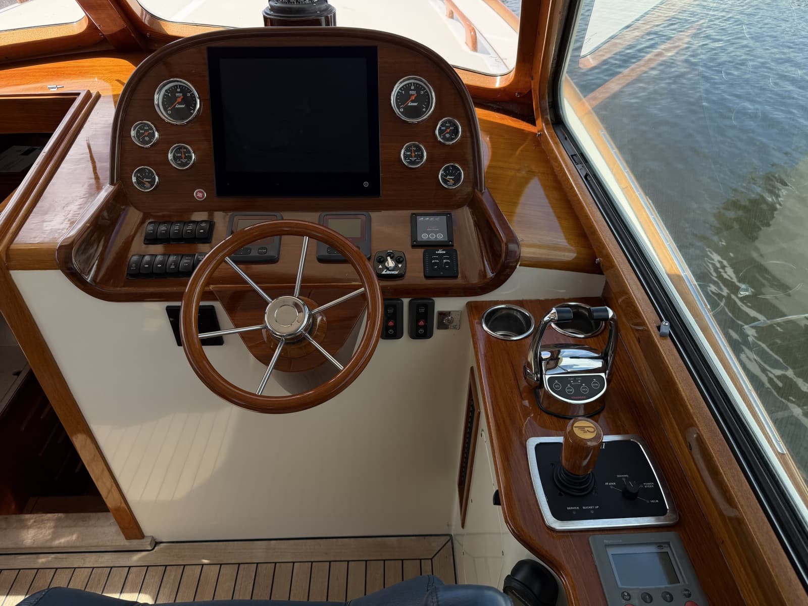 2009 Hinckley Picnic Boat 37 MKIII - Photo 12