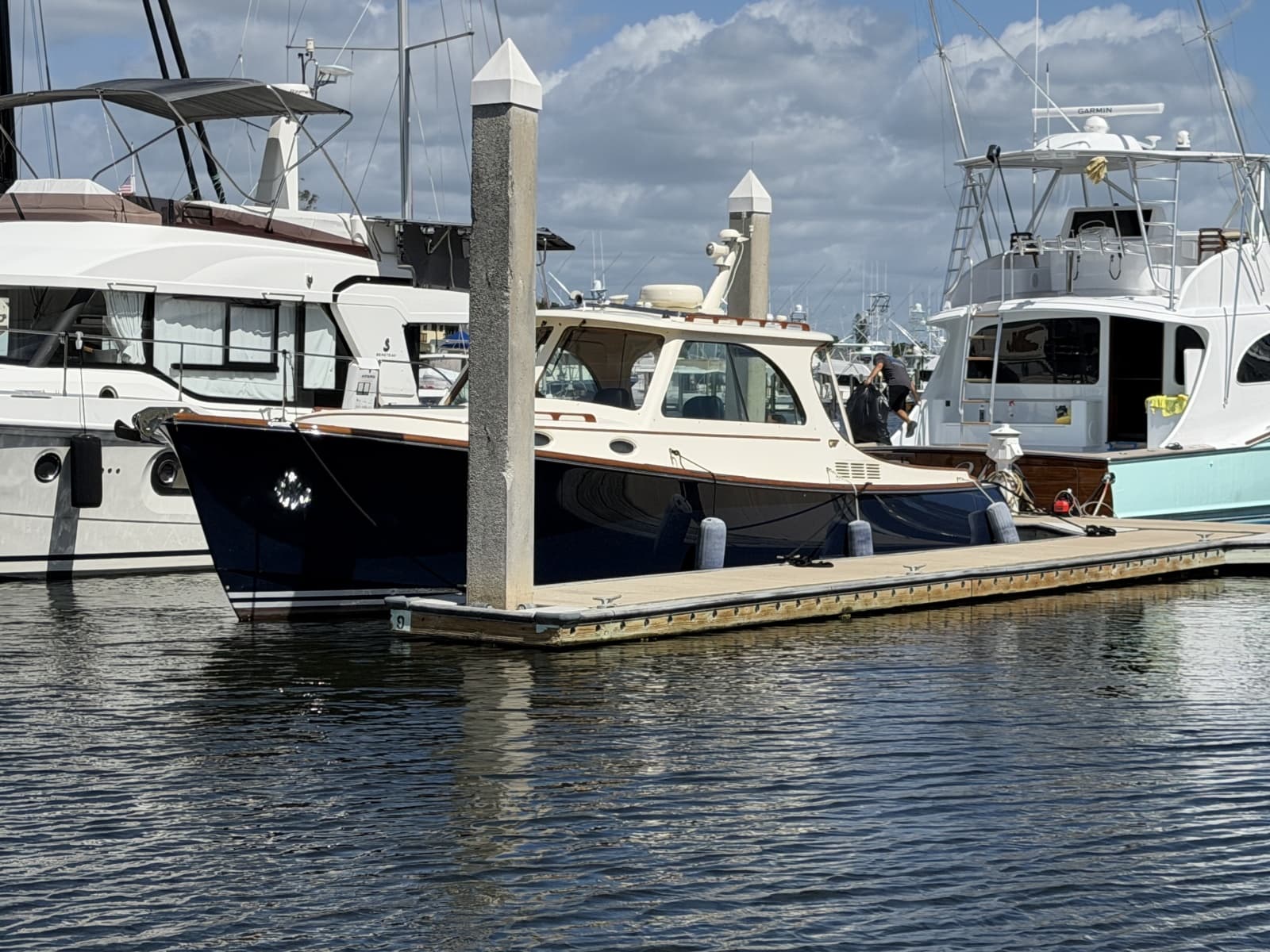 2009 Hinckley Picnic Boat 37 MKIII - Photo 3