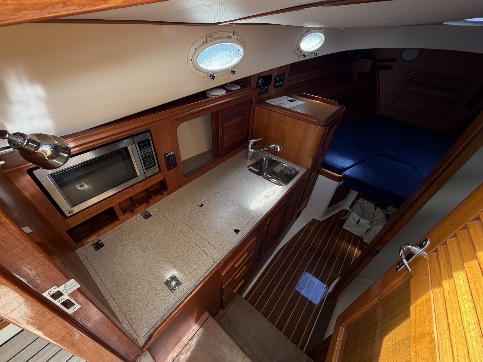 2009 Hinckley Picnic Boat 37 MKIII - Photo 25