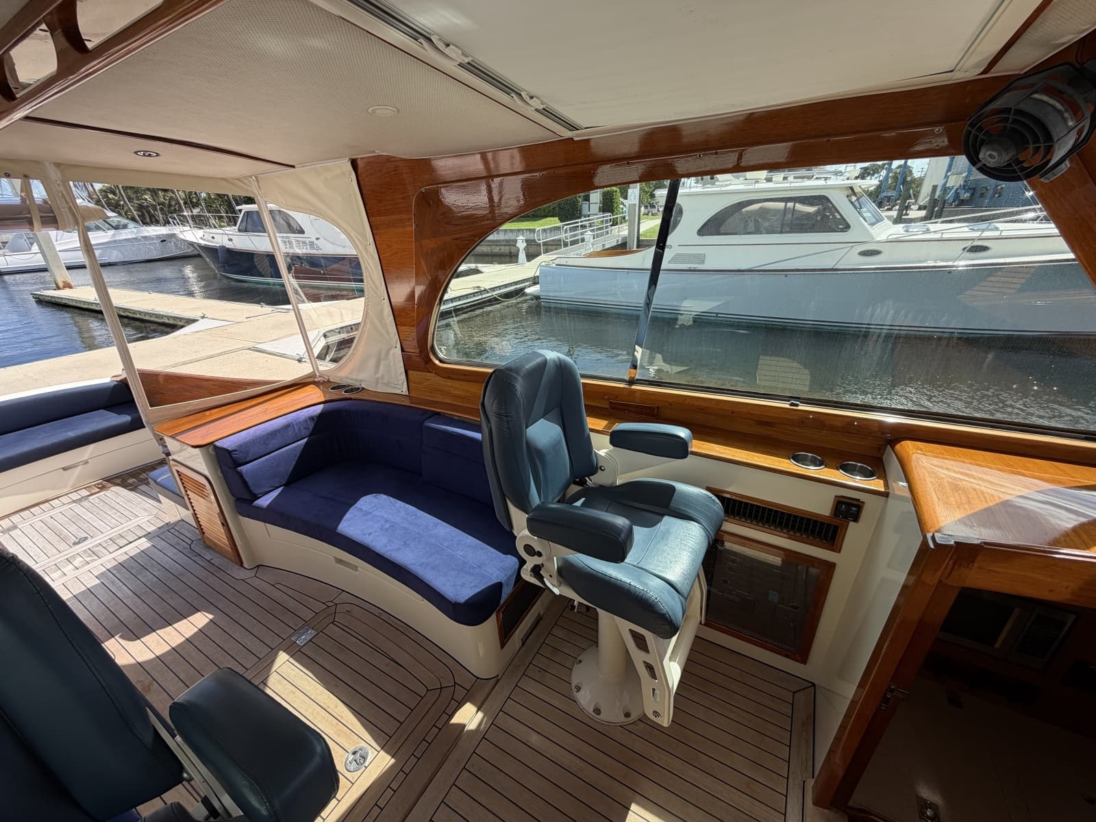 2009 Hinckley Picnic Boat 37 MKIII - Photo 28