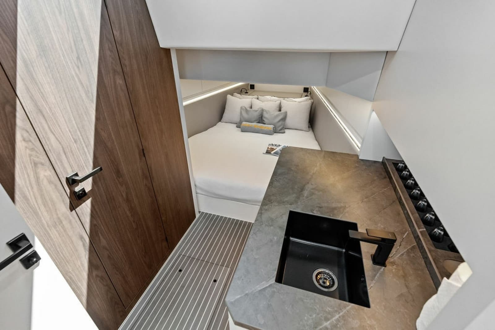 2024 Vanquish Yachts VQ55 - Photo 38